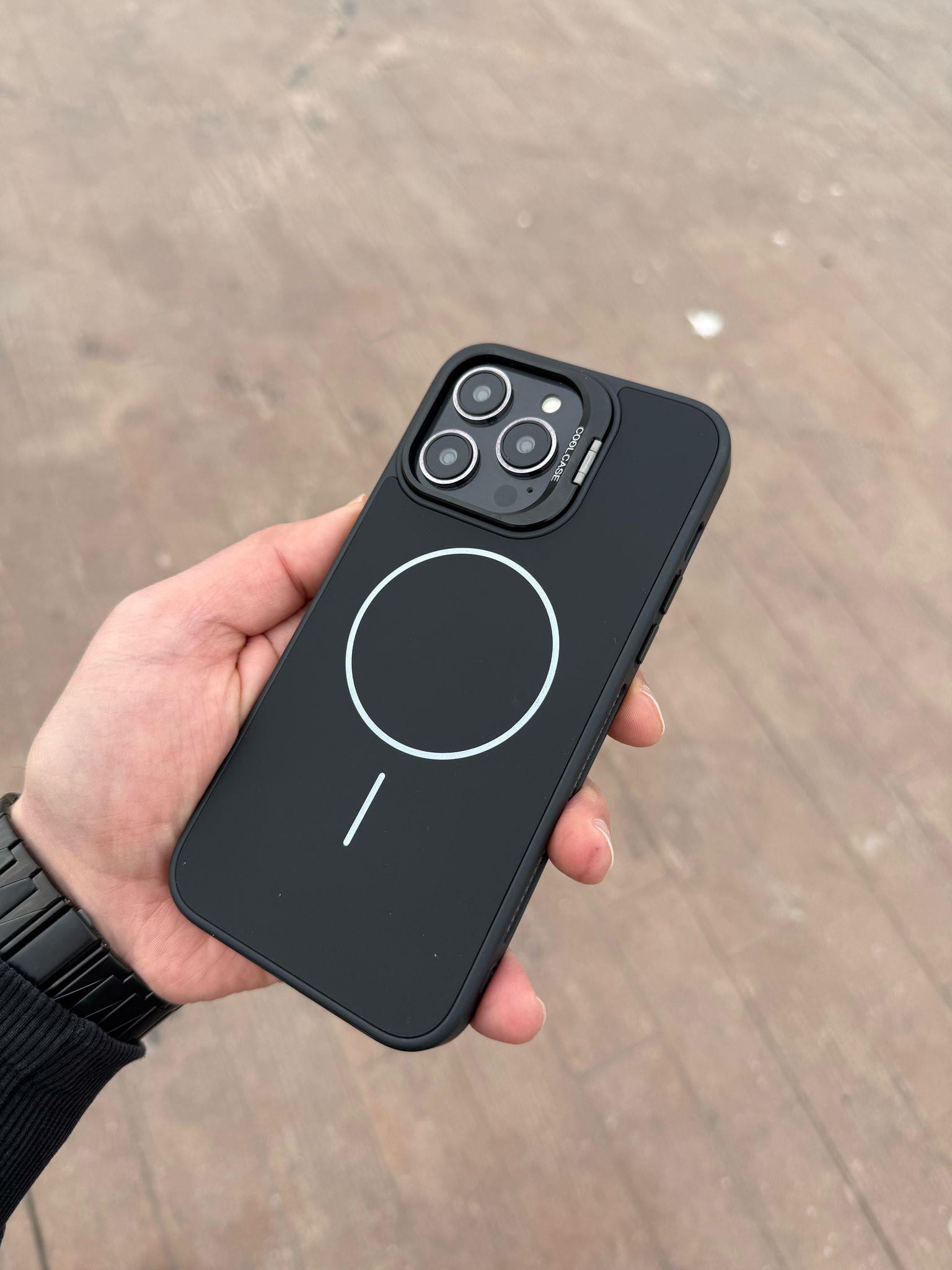 Irontech Magsafe Özelikli Standlı Luxury Telefon Kılıfı Siyah Renkli