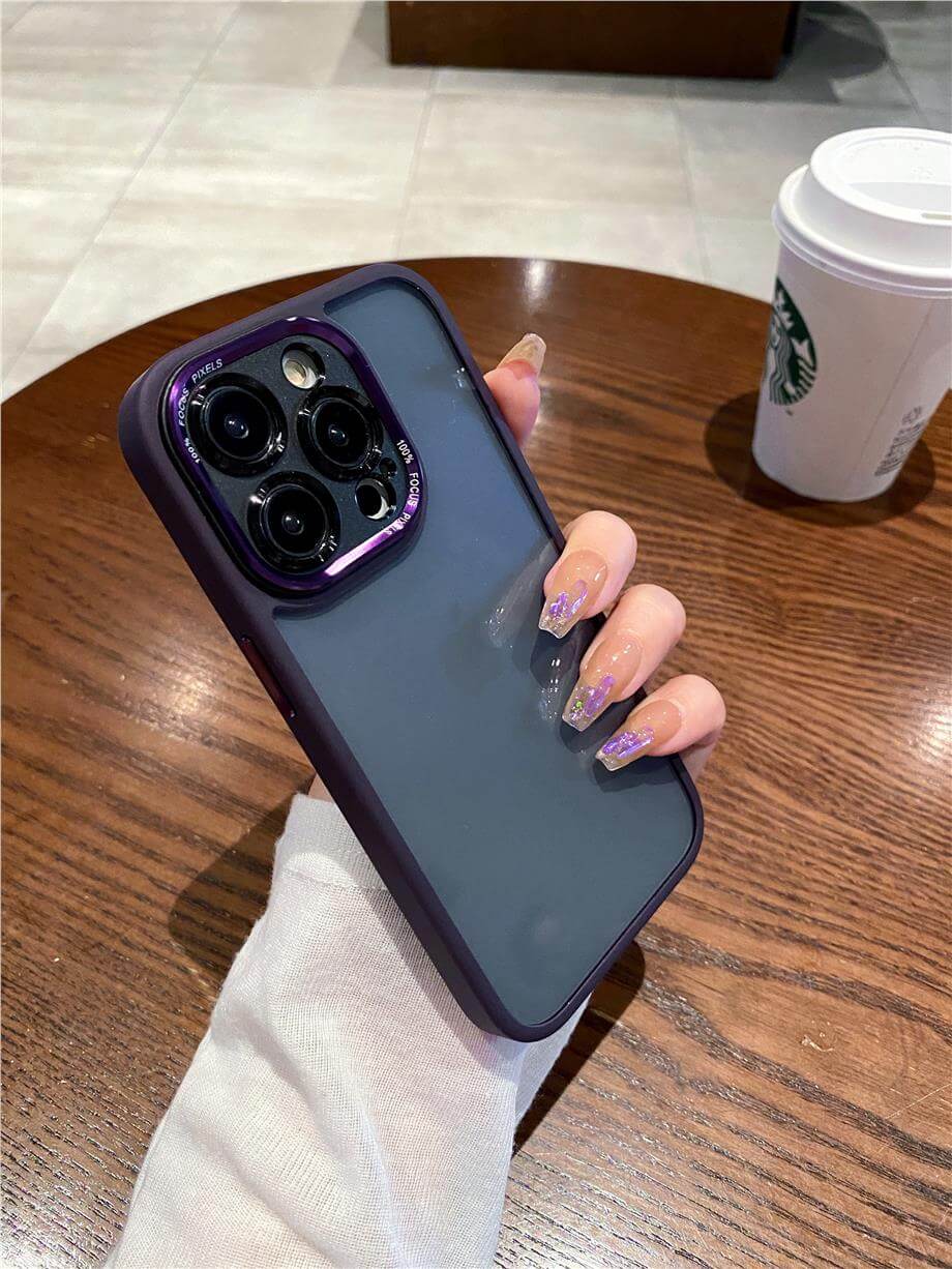 Kamera Korumalı Sararmaz Plexi Cam Krom Çerçeveli Luxury Telefon Kılıfı Mor Renkli