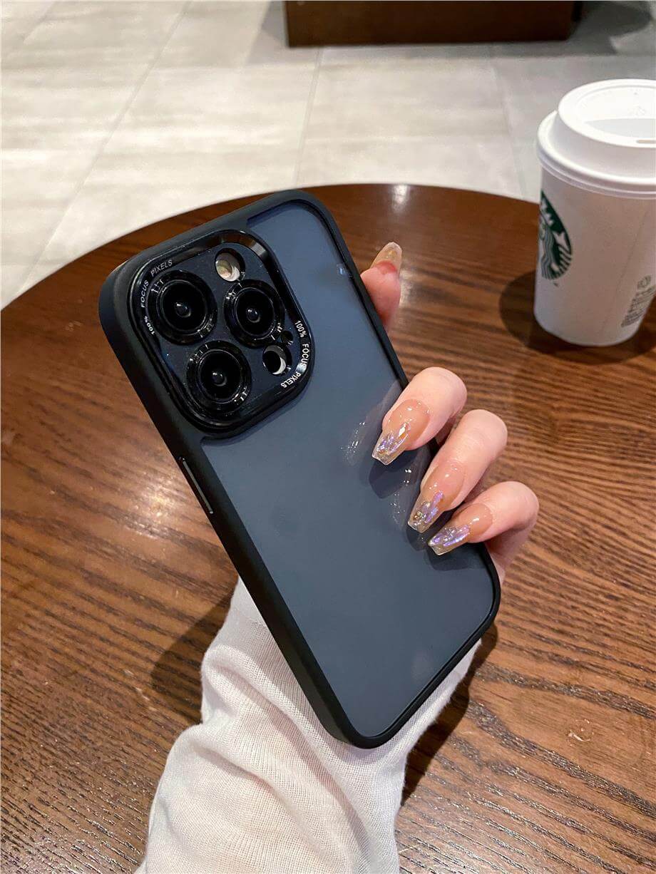 Kamera Korumalı Sararmaz Plexi Cam Krom Çerçeveli Luxury Telefon Kılıfı Siyah Renkli