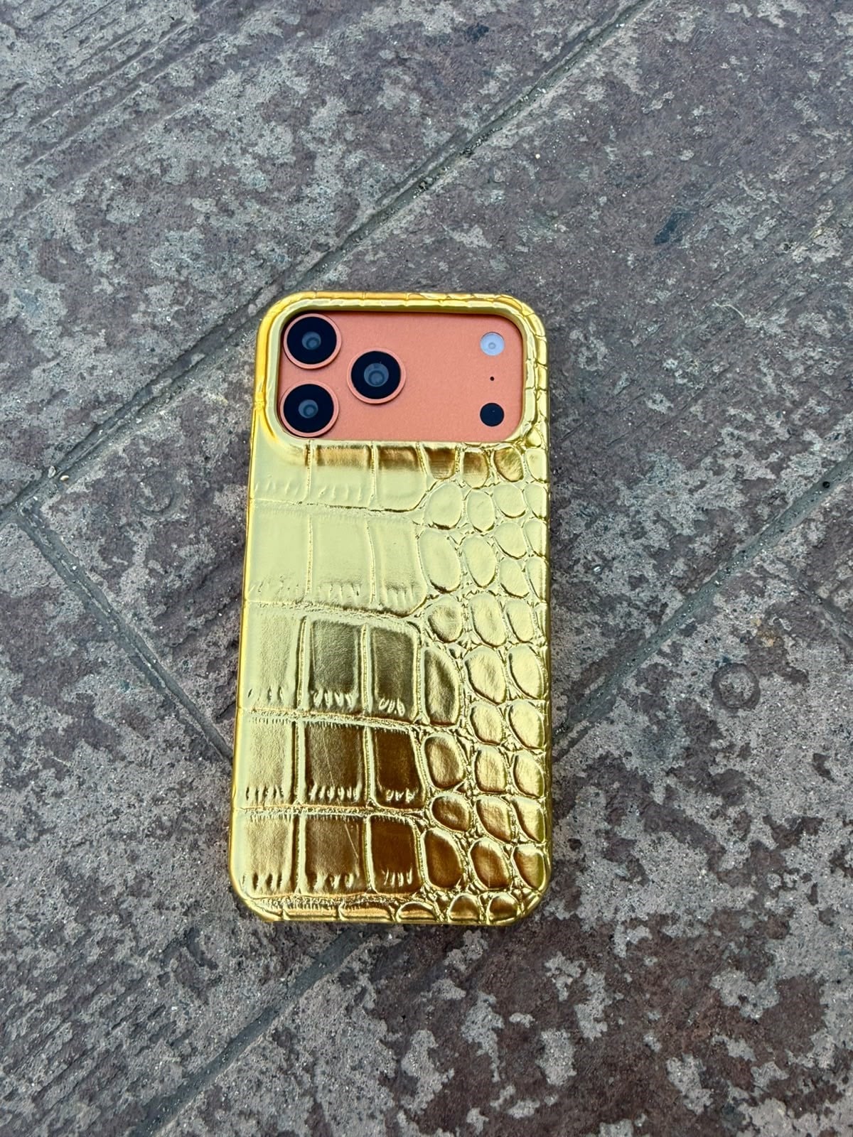 Luxury Snake Deri Görünmlü Kılıf Gold Renkli