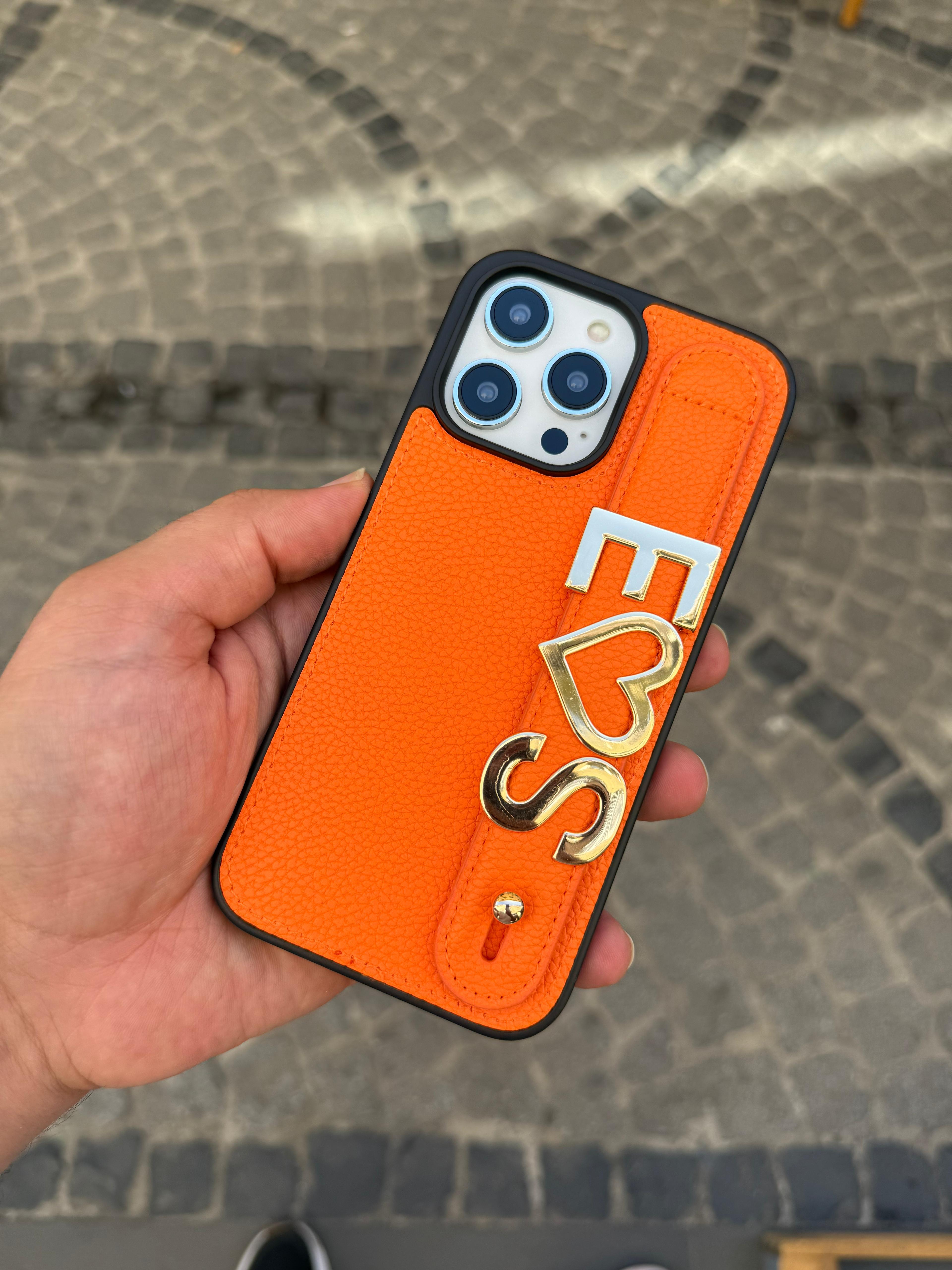 Madamcase Kişiye Özel El Geçmeli Premium Turuncu Renk Telefon Kılıfı ve 2 adet metal aksesuar (harf veya sembol) 