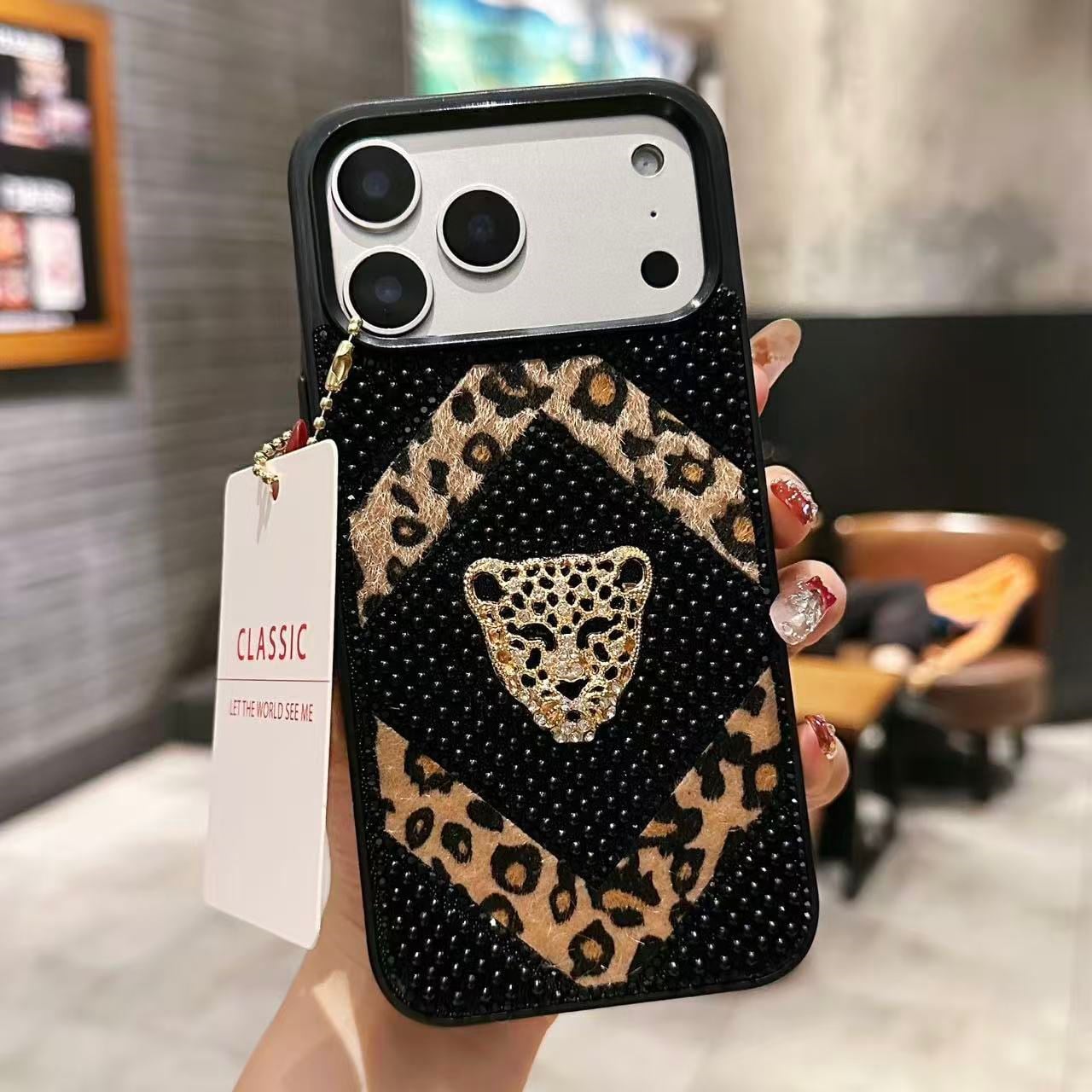 Queen Leopard Tasarımlı Korumalı İnci Taşlı Kılıf Siyah Renkli