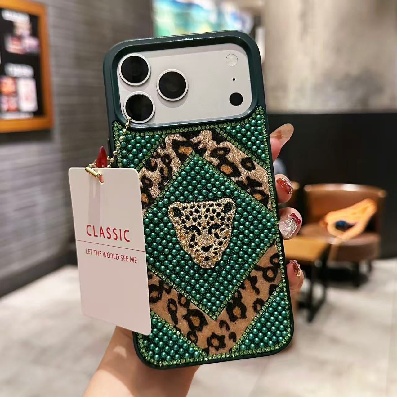 Queen Leopard Tasarımlı Korumalı İnci Taşlı Kılıf Yeşil Renkli