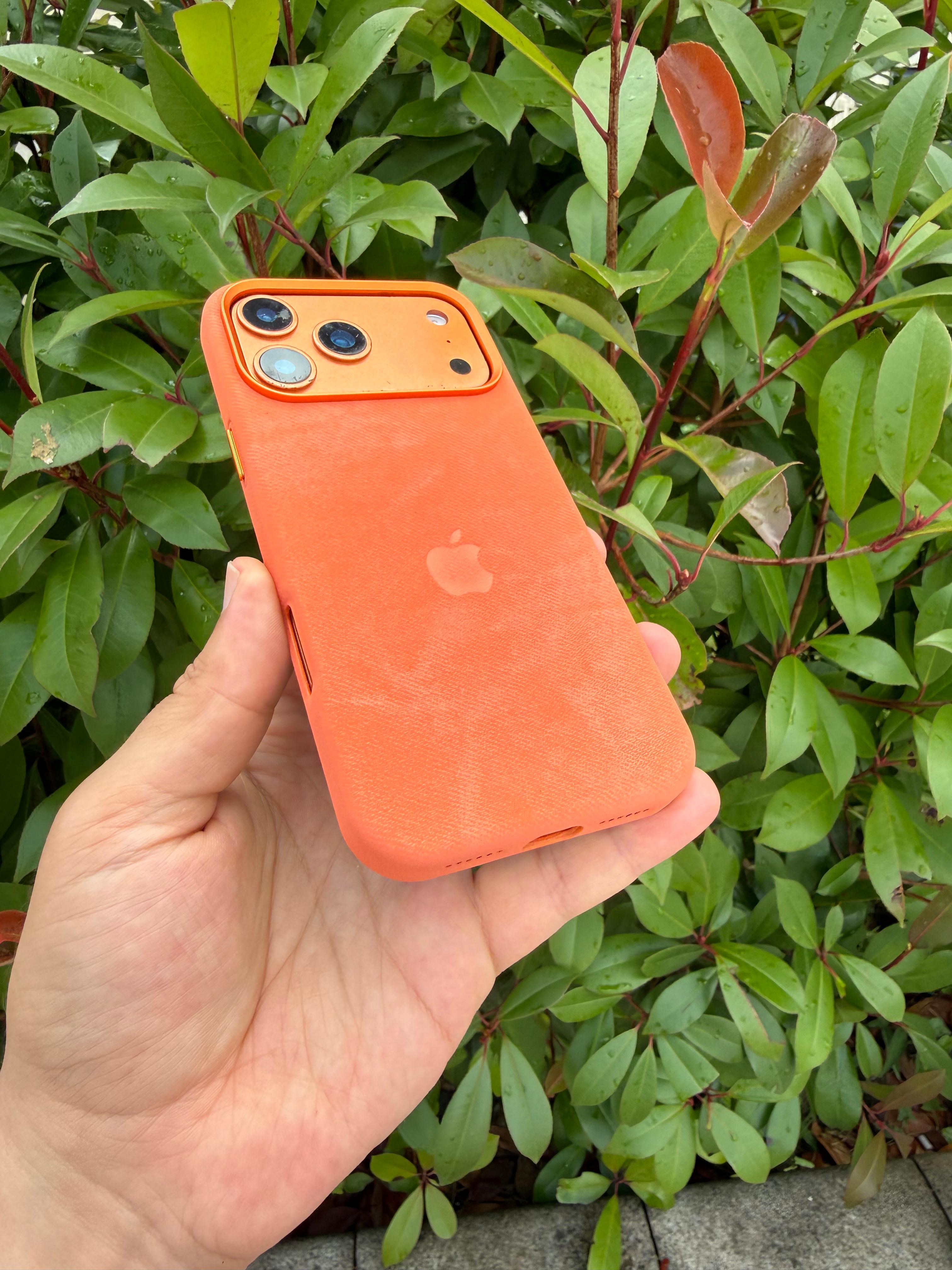 Suede Luxe Logolu M-Safe Premium Kılıf Turuncu Renkli
