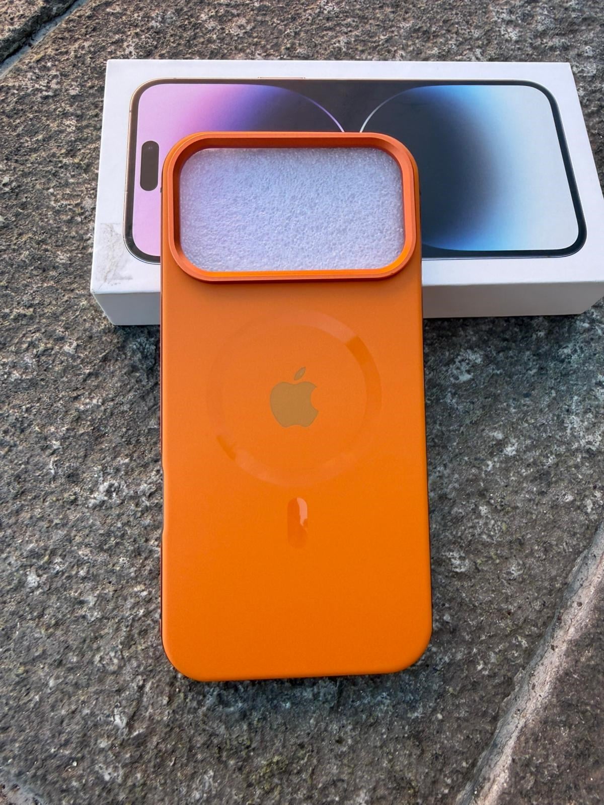 Armor Premium Sararmaz Magsafe Kılıf Turuncu Renkli