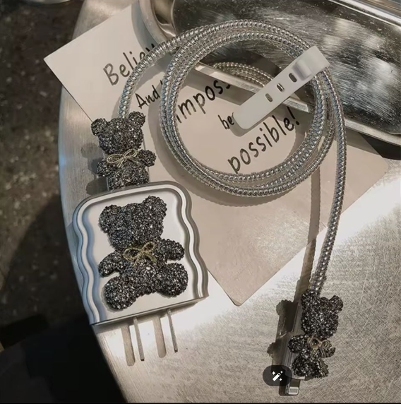 Ayıcık Tasarımlı Şarj Başlığı ve Kablo Kılıfı (Şarj başlığı ve kablo içermez)