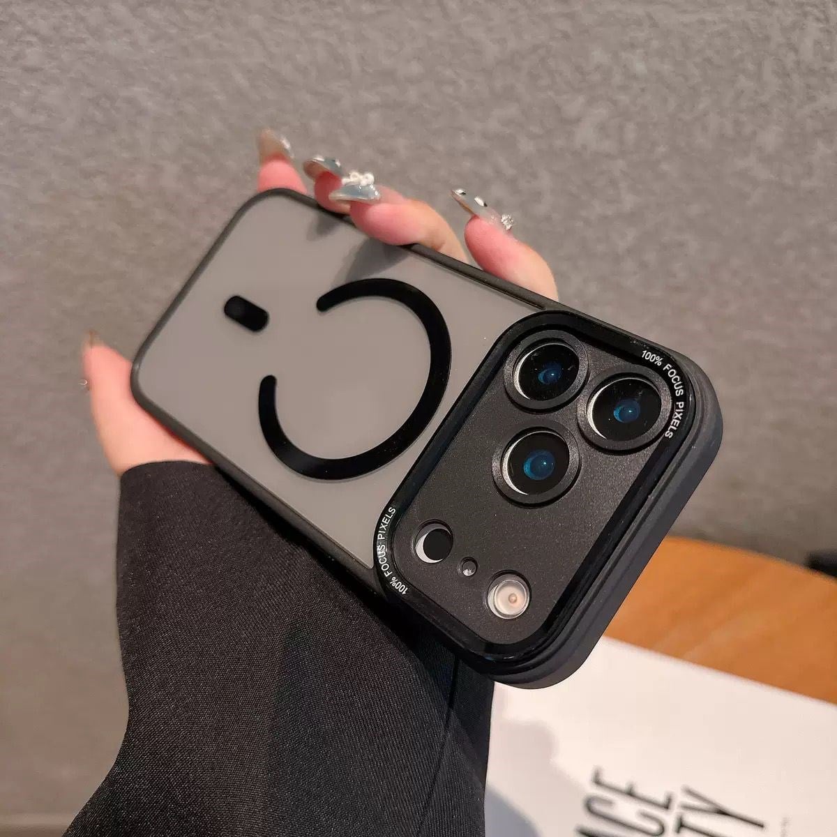 Crystal Shield MagSafe Kamera Korumalı Şeffaf Kılıf Siyah Renkli