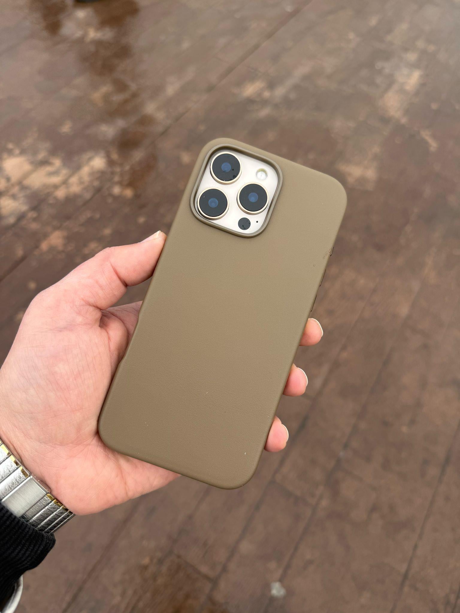 Deri Magsafe Özelikli Luxury Telefon Kılıfı Desert Titanyum Renkli