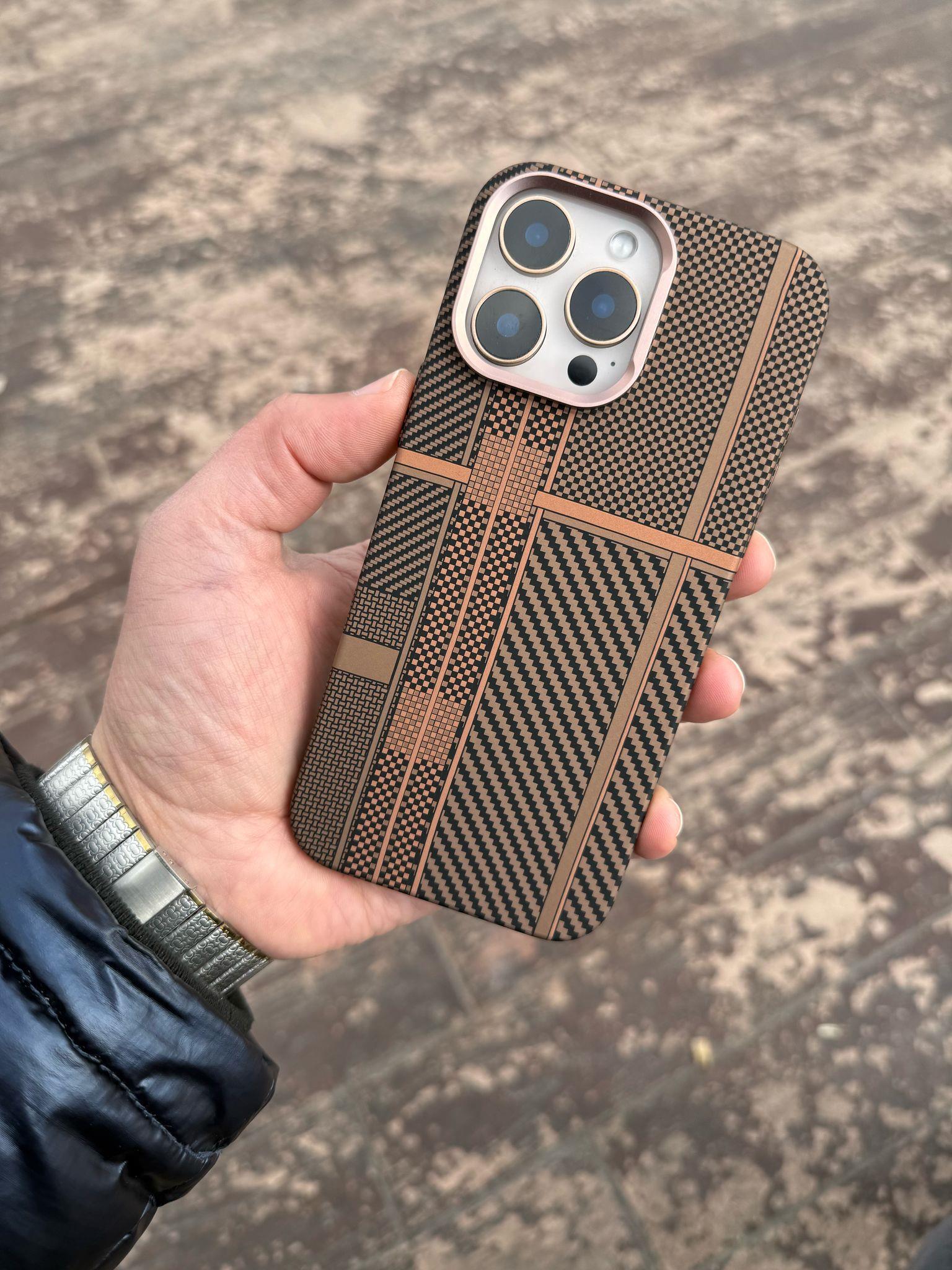 Desenli Sert Karbon Magsafe Özellikli Telefon Kılıfı