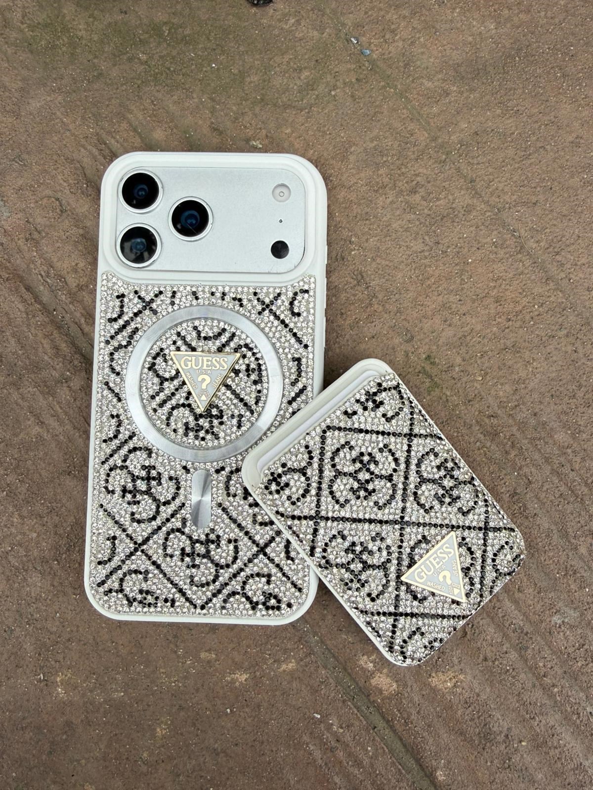 Diamond Spark Taşlı Kartlıklı Kılıf Beyaz Renkli