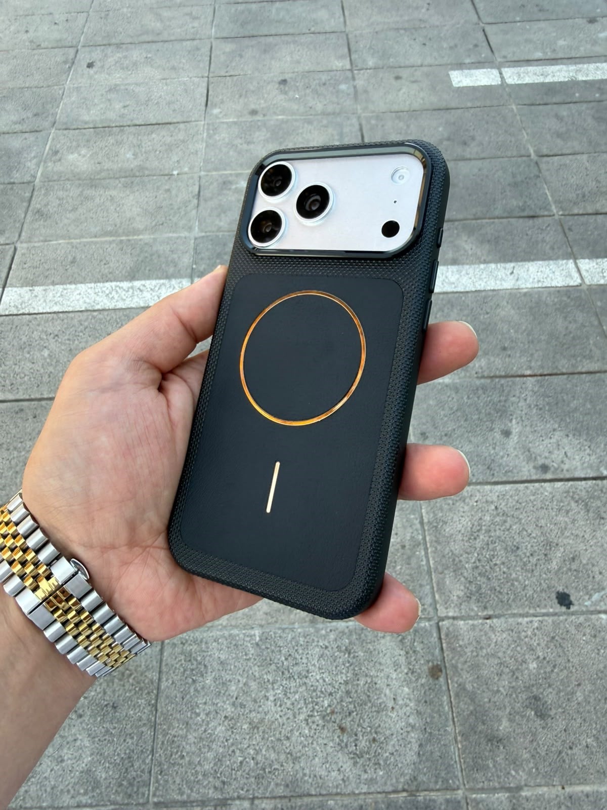 Glossy Leather Magsafe Özellikli Lux Kılıf Siyah Renkli