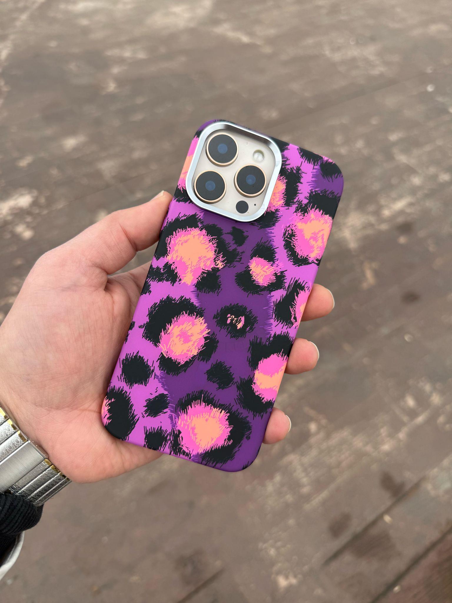 Leopar Desenli Sert Karbon Magsafe Özellikli Telefon Kılıfı