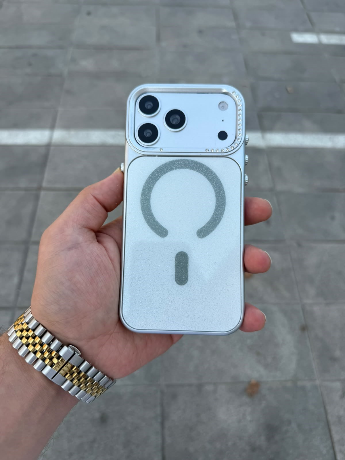 Simli Diamond Taşlı Magsafe Özellikli Premium Kılıf Beyaz Renkli