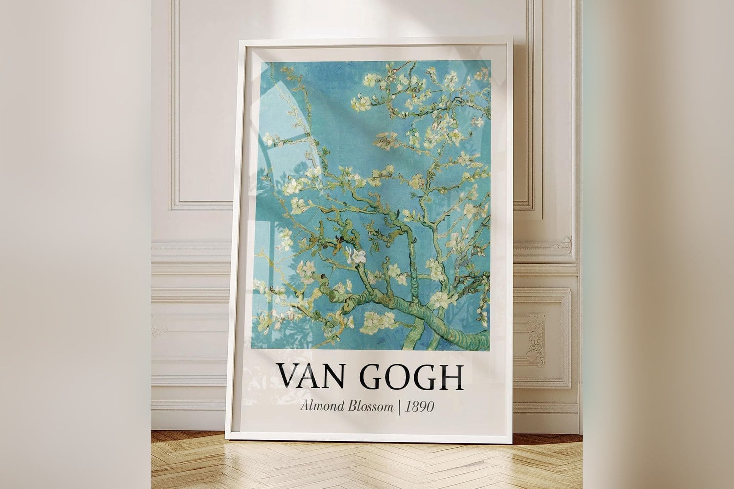Duvara yaslanmış beyaz çerçeveli Van Gogh Badem Çiçekleri müze posteri