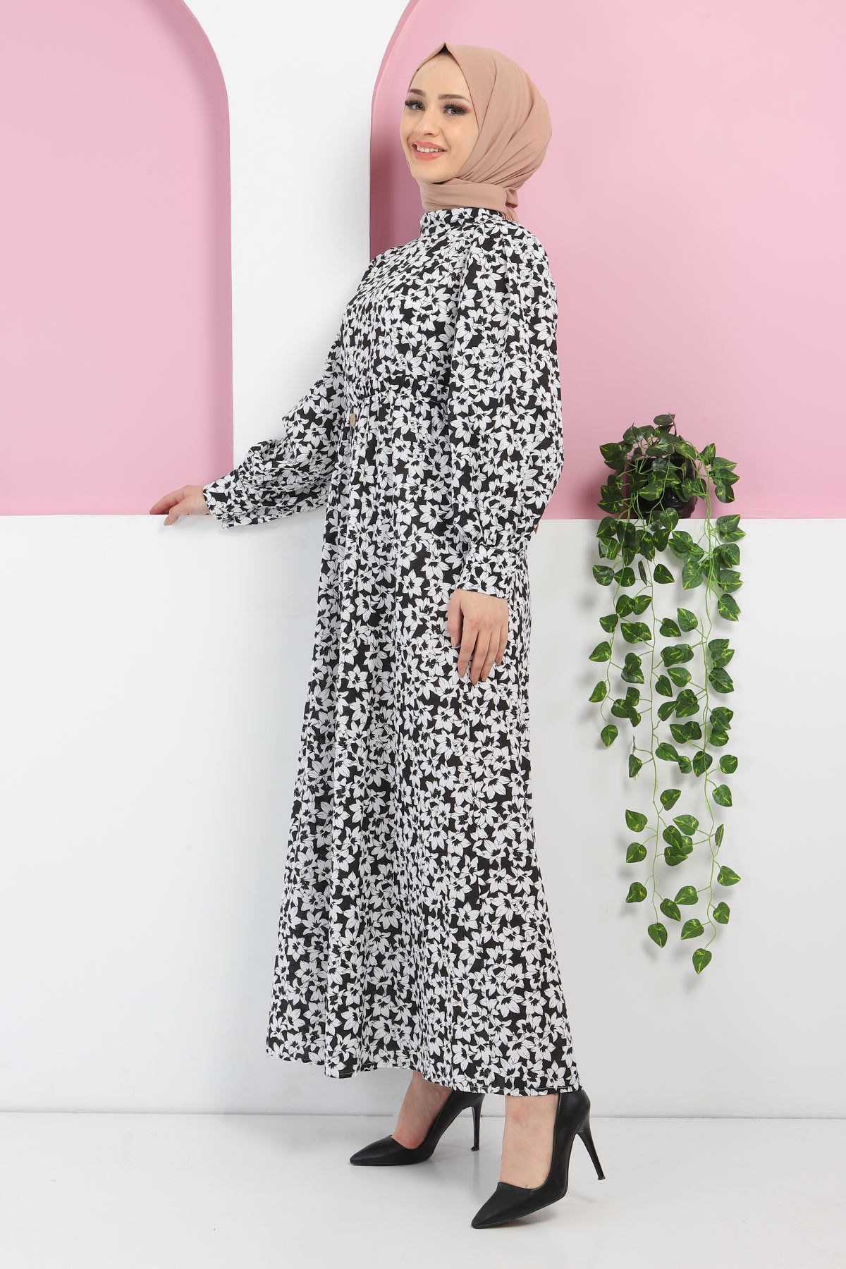 dugme-detayli-cicekli-elbise-siyah-107-ba1474.jpg