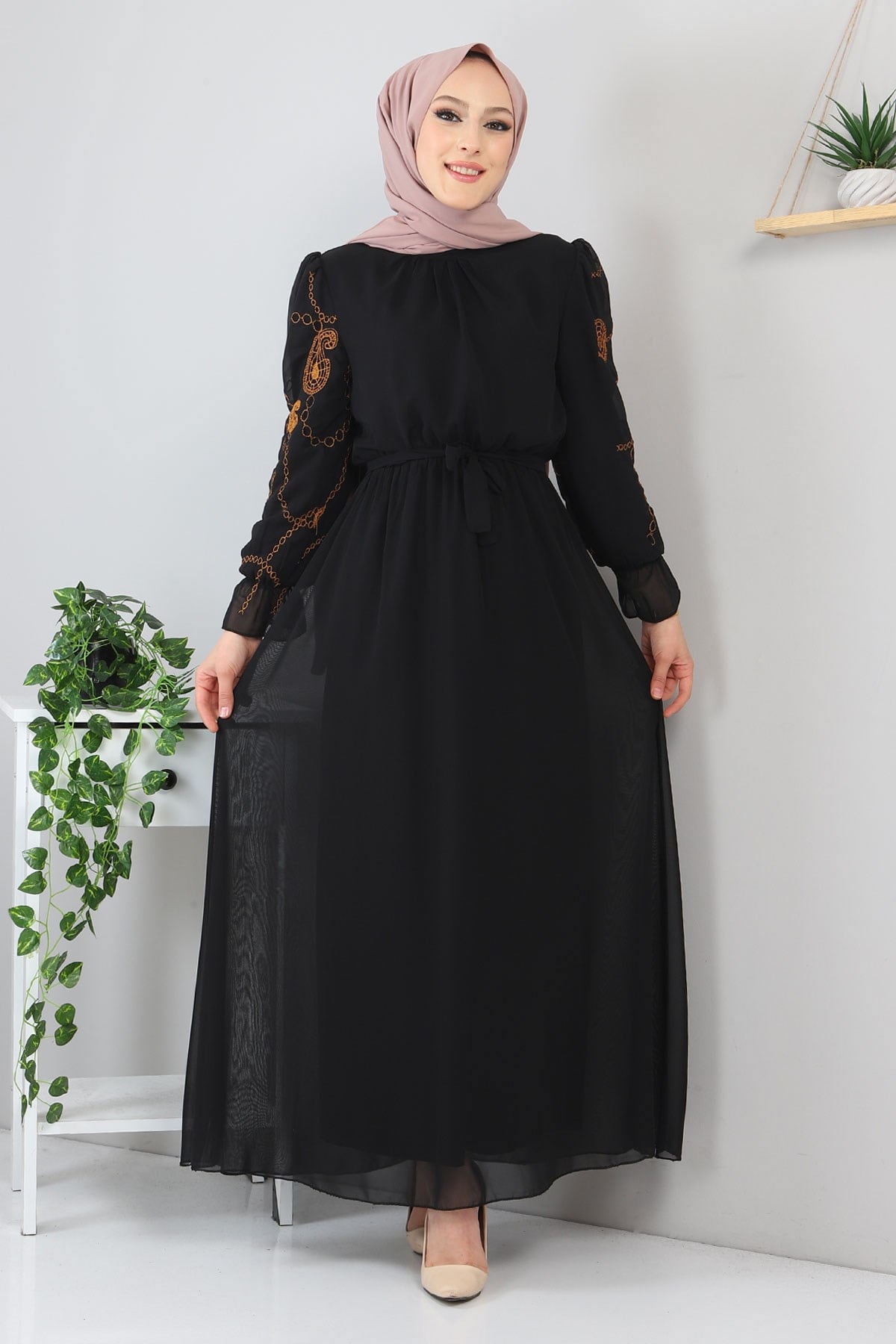 Kolu Nakışlı Şifon Elbise Siyah 12500
