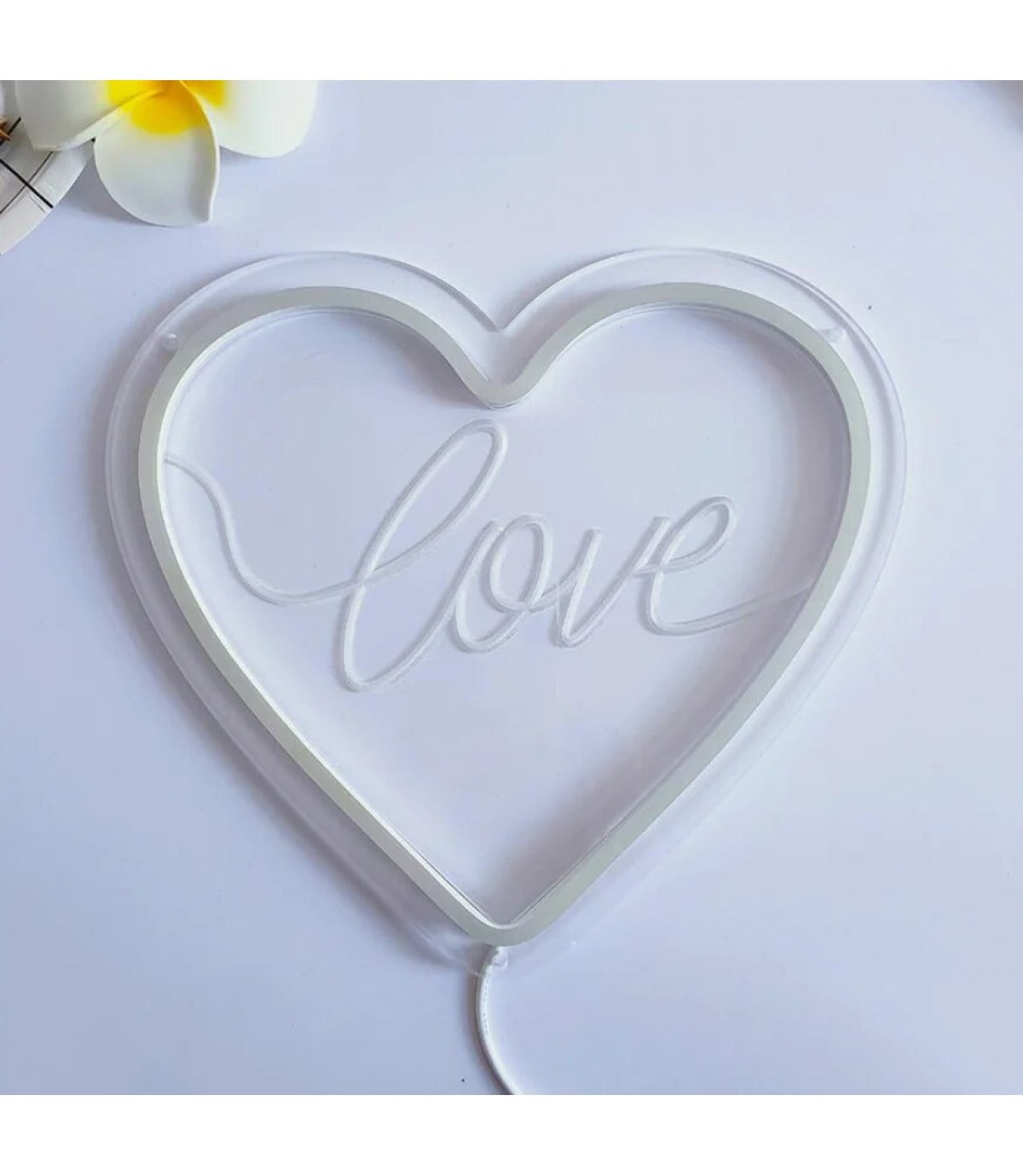 Neon led ışık,kalp temalı duvar süsü,dekoru, tabelası, kişiye özel yazı ve neon rengi seçilebilir.