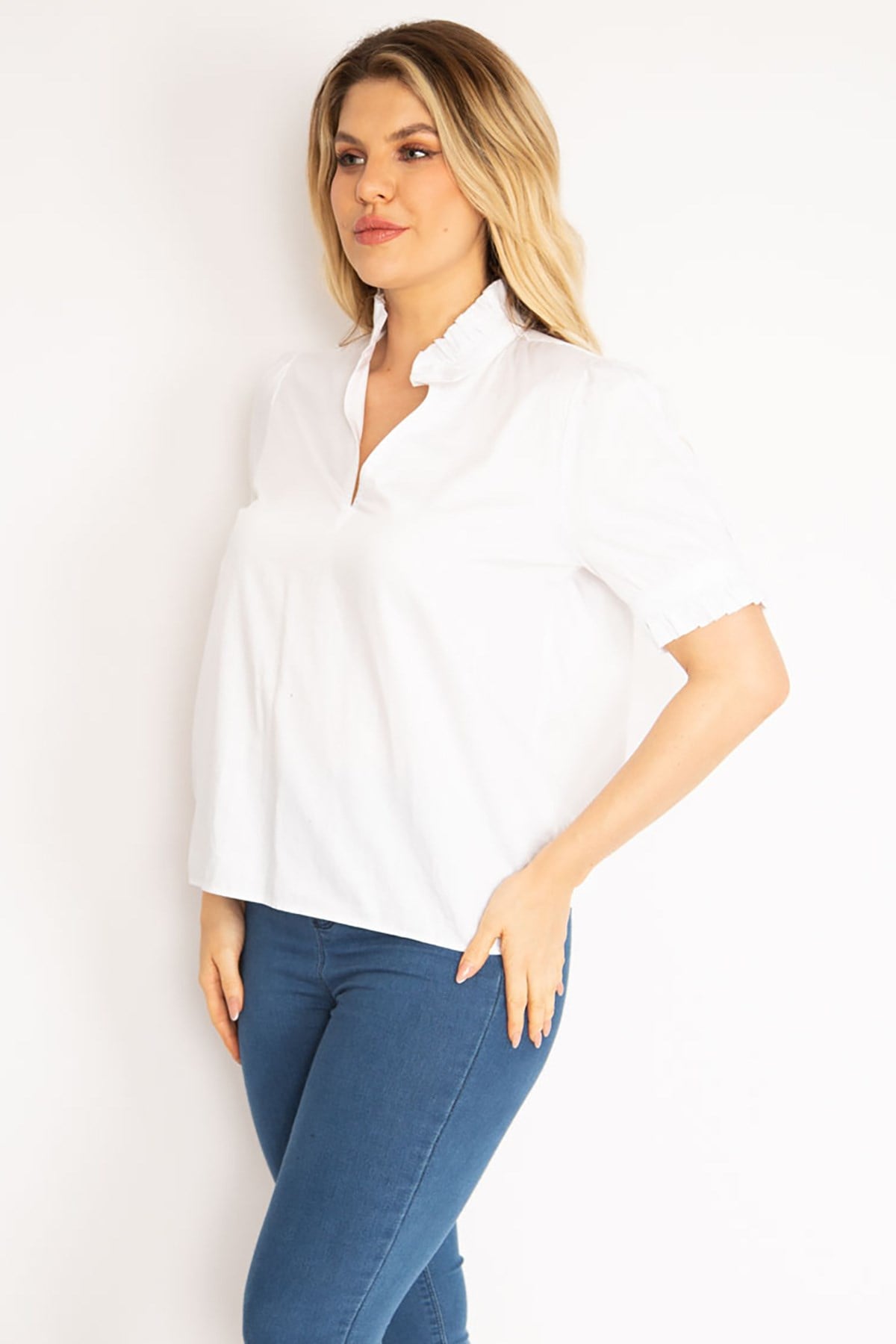 Kadın Beyaz Yaka Ve Kol Ağzı Fırfır Detaylı Poplin Bluz 65N35174