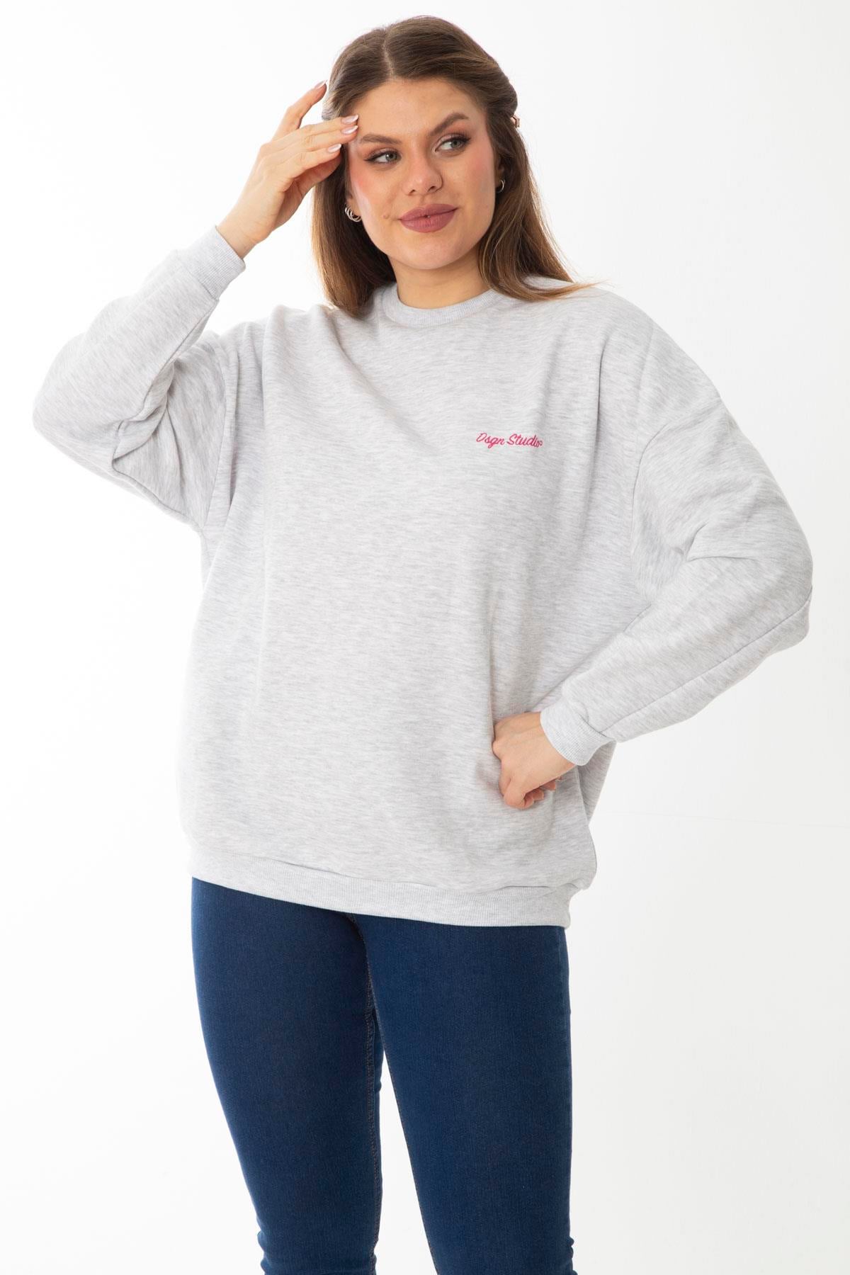 Kadın Büyük Beden Gri İçi Şardonlu Nakış Detaylı Swatshirt 65N37008