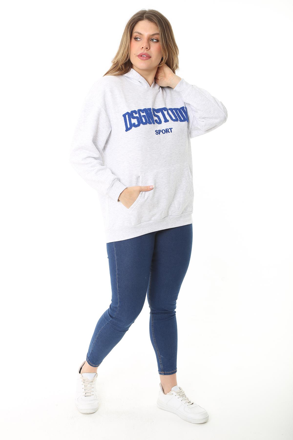 Kadın Büyük Beden Gri İçi Şardonlu 3 İplik Nakış Detaylı Kapşonlu Sweatshirt 65N37126