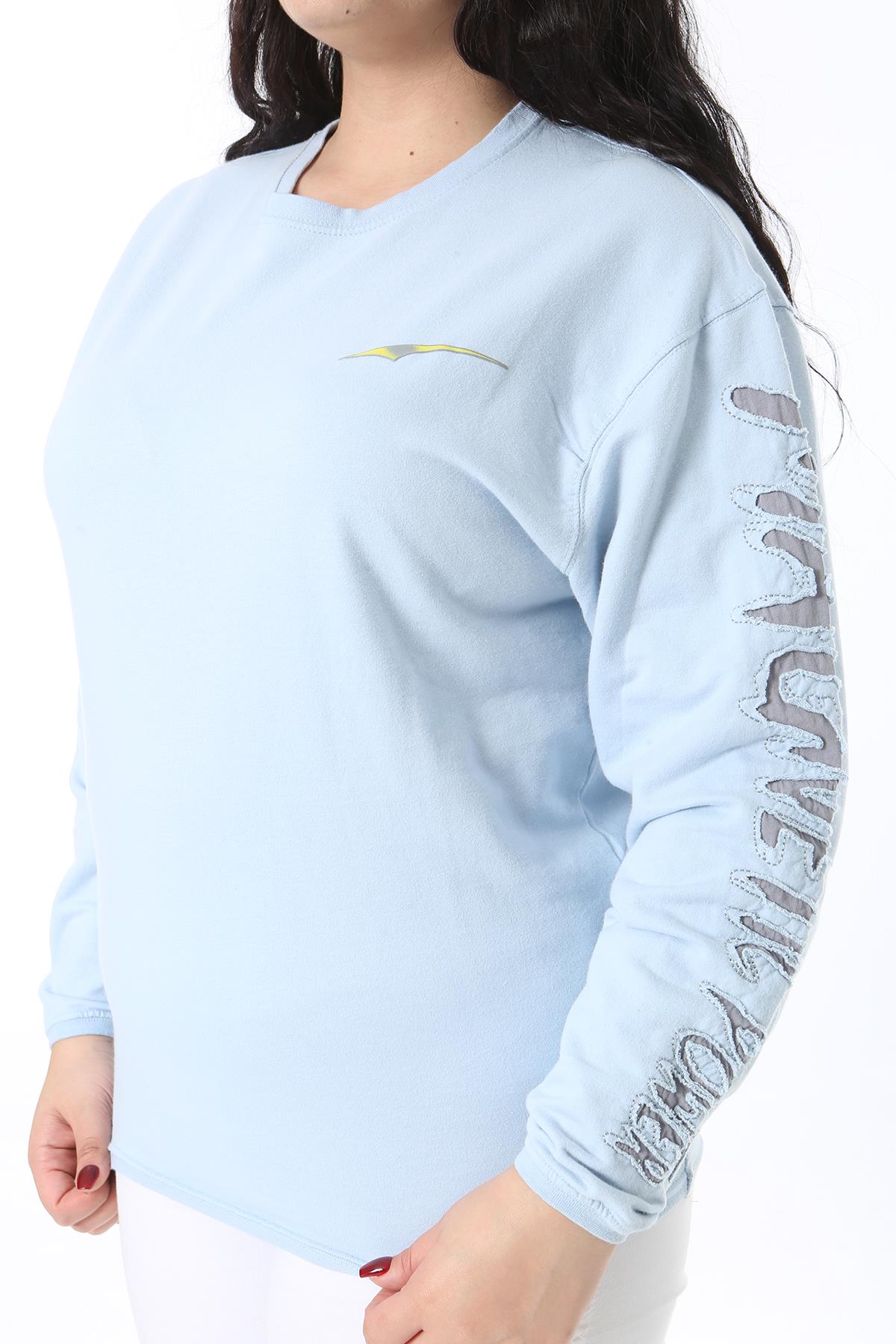 Kadın Büyük Beden Mavi Kolu Flok Baskılı Sweatshirt 65N38689