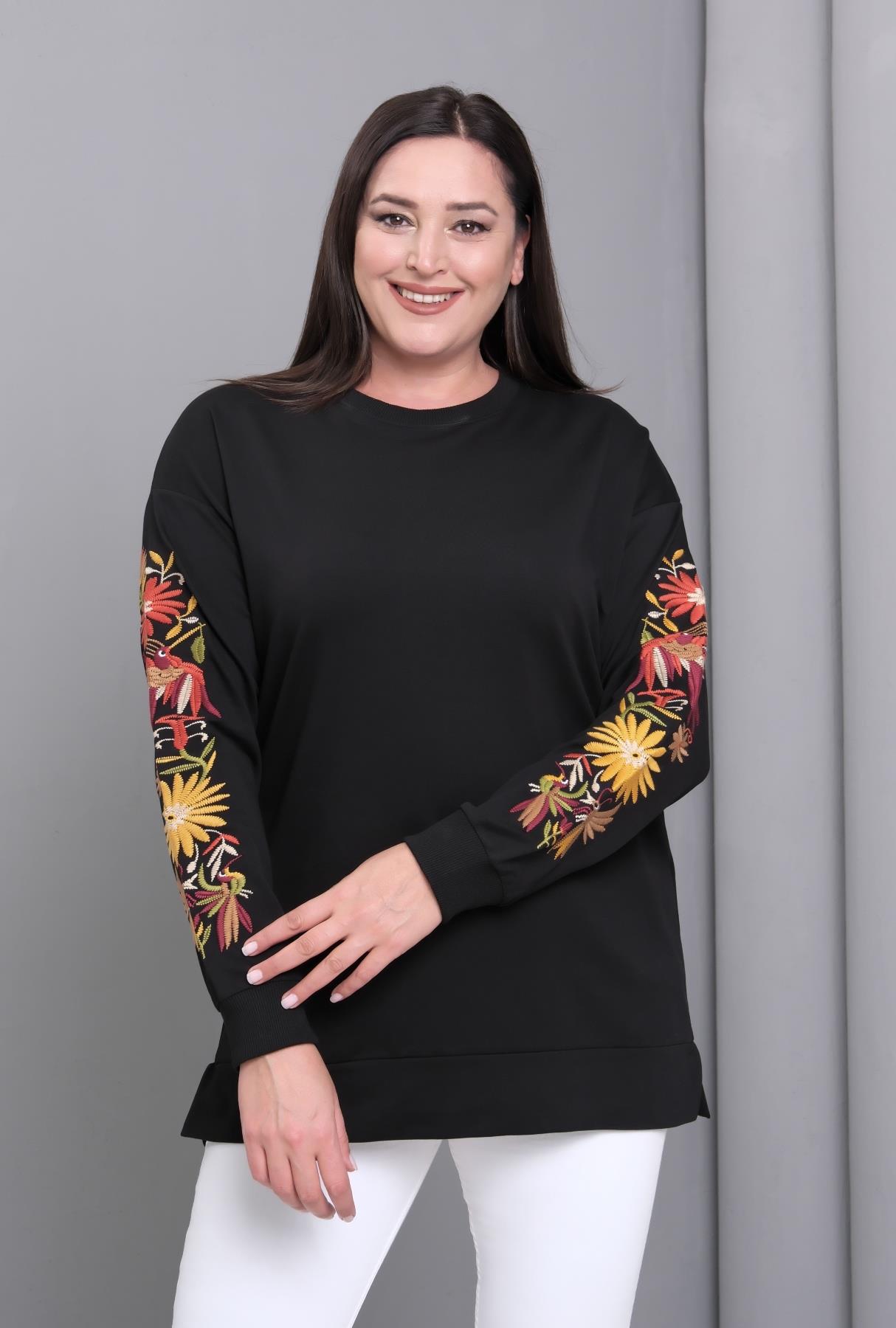 Kadın Büyük Beden Siyah, 2 İplik Çiçek Nakış Detaylı Sweatshirt 65N39188