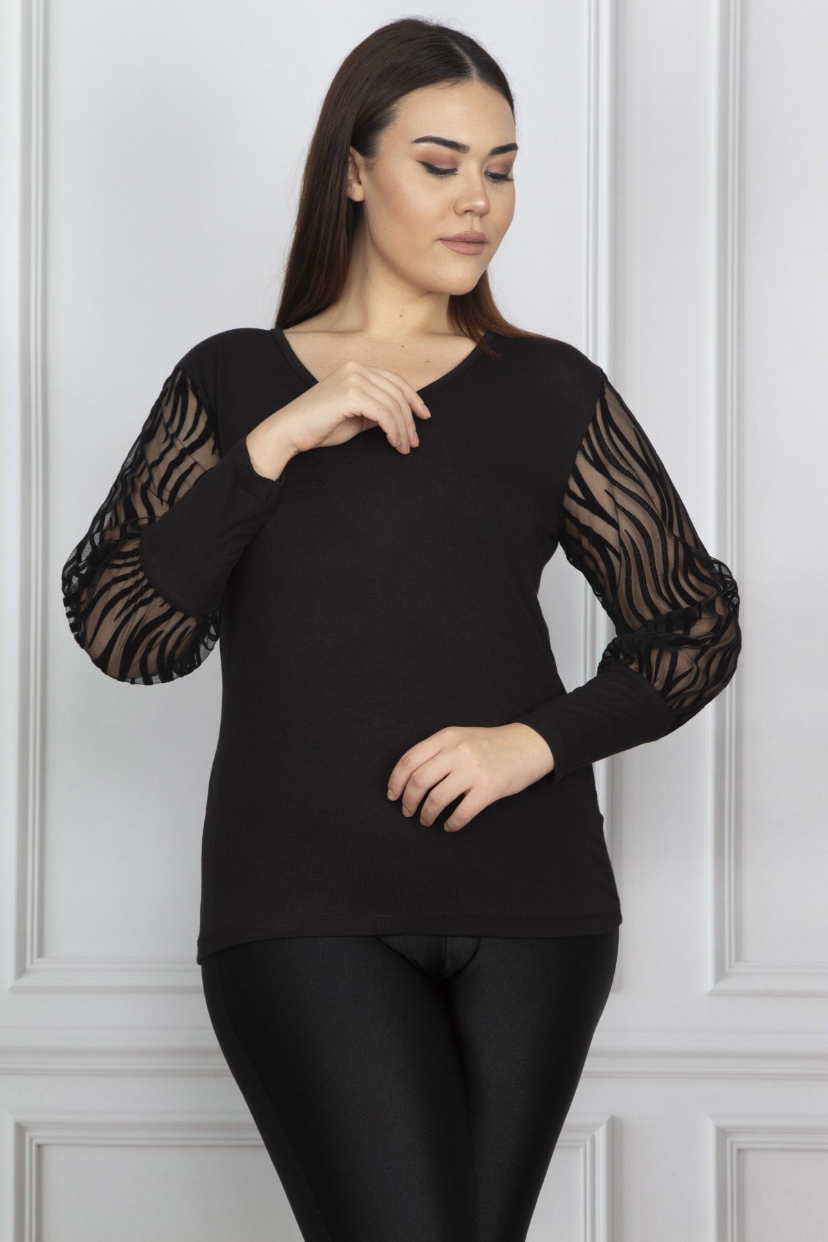 Kadın Büyük Beden Siyah Kolu Flok Tül Bluz 65N17976