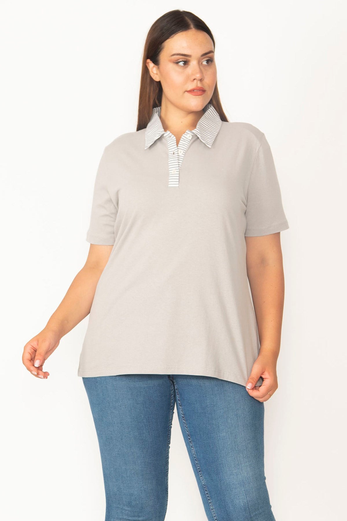 Kadın Gri Pamuklu Kumaş Polo Yakalı Pat Düğmeli Bluz 65N27322