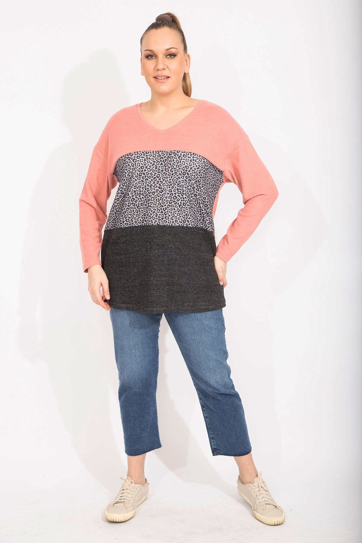 Kadın Renkli Rahat Kesim Yumoş Kumaş Renk Ve Desen Kombinli Sweatshirt 65N35489