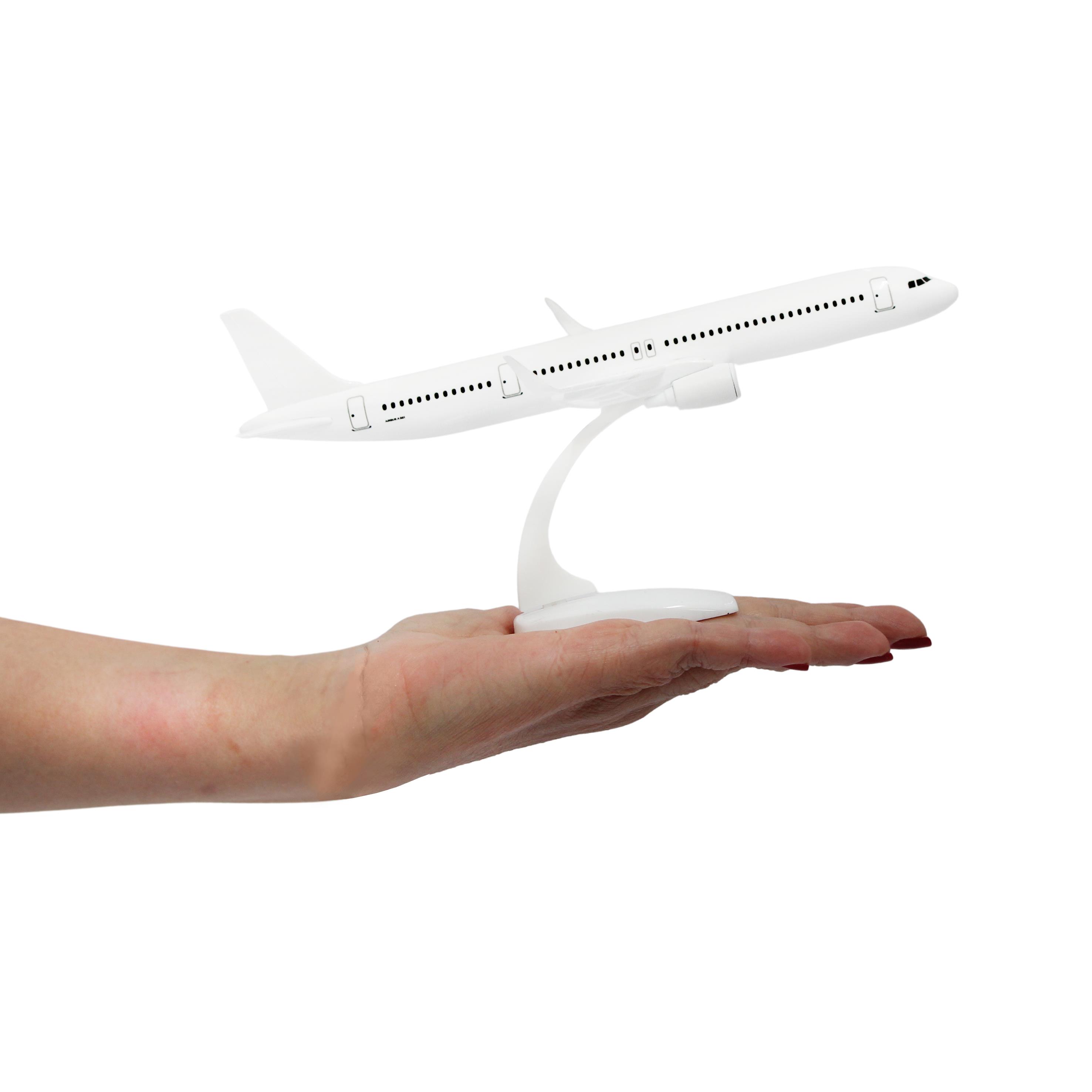 Zekupp Airbus A321 1/200 Ölçek  Beyaz Tasarım Plastik Maket Uçak