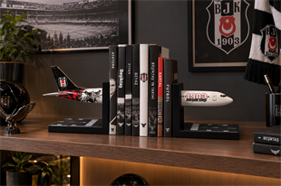 Zekupp Boeing 737-800 1/100 Ölçek Beşiktaş Lisanslı 1903 Beşiktaş Logolu Tasarım Kitap Desteği 