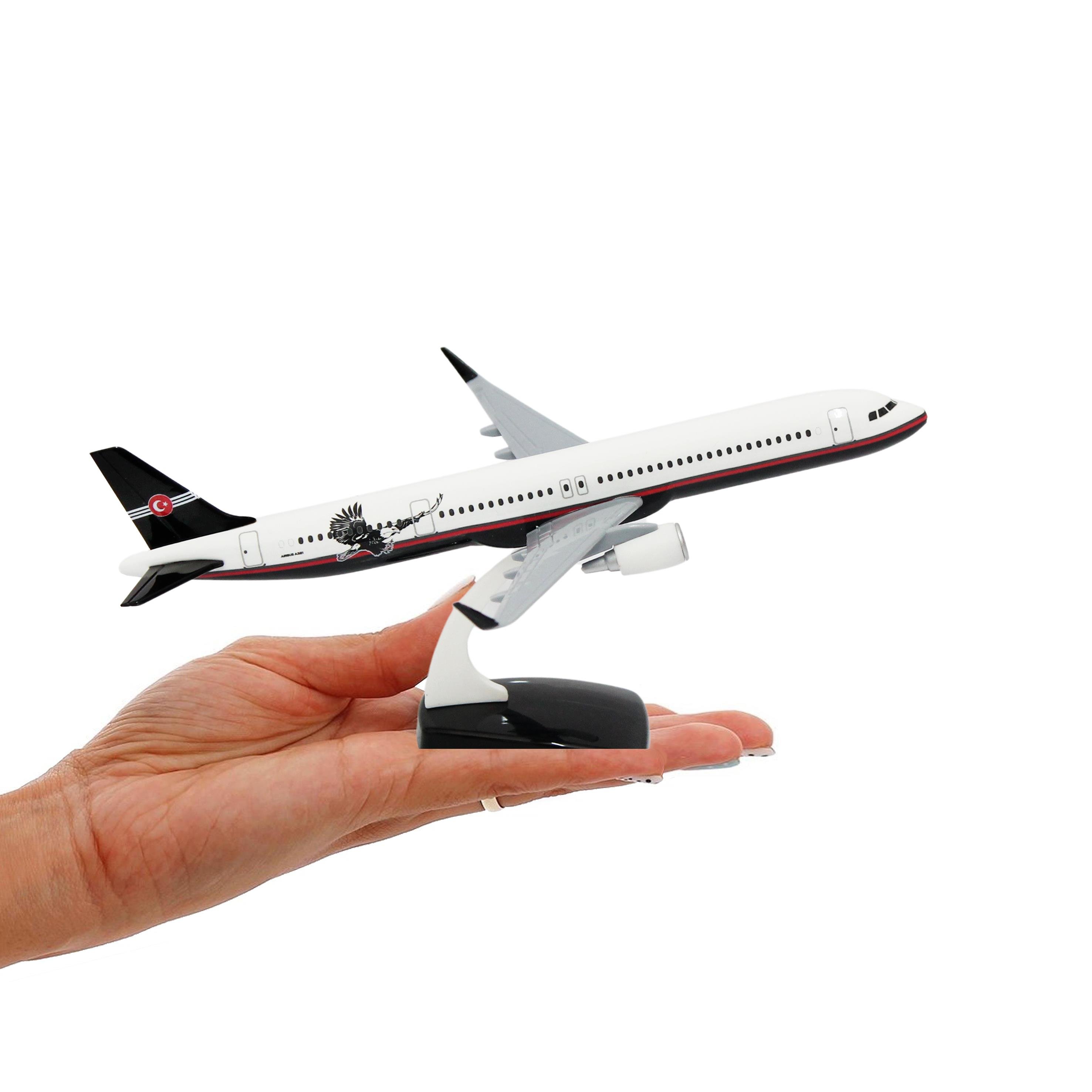 UCK02223Zekupp Airbus 321 1/200 Ölçek Siyah Beyaz Kartal Klasik Tasarım Plastik Maket Uçak