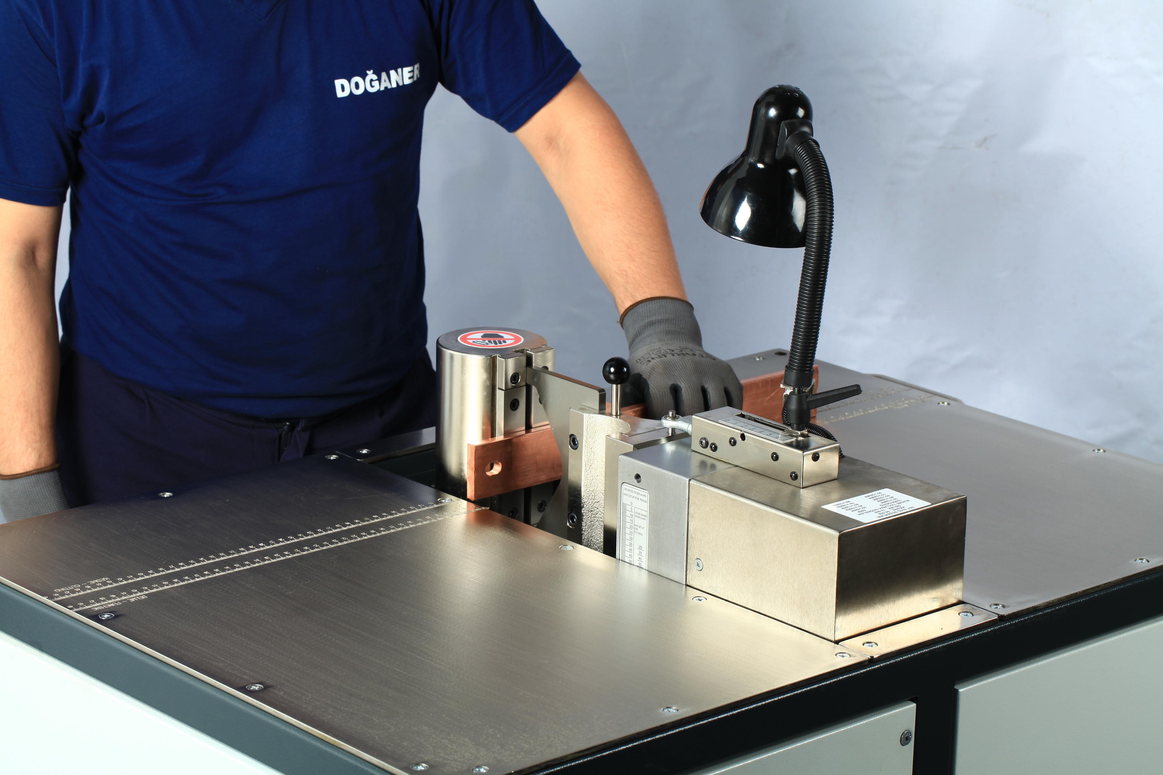 EKONOMİK BARA KESME, DELME, BÜKME MAKİNESİ 12x125 mm 