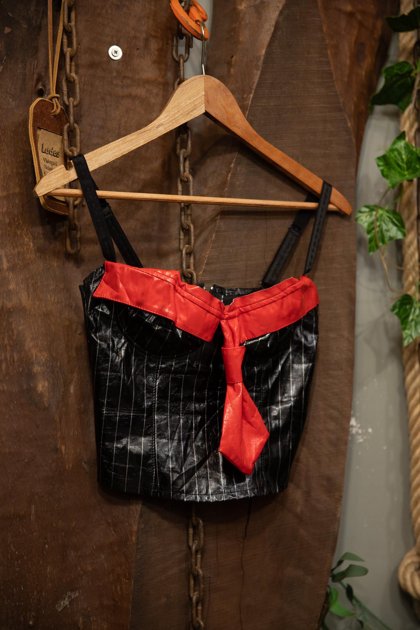 80s-90s Shiny Vinyl Kravatlı Top