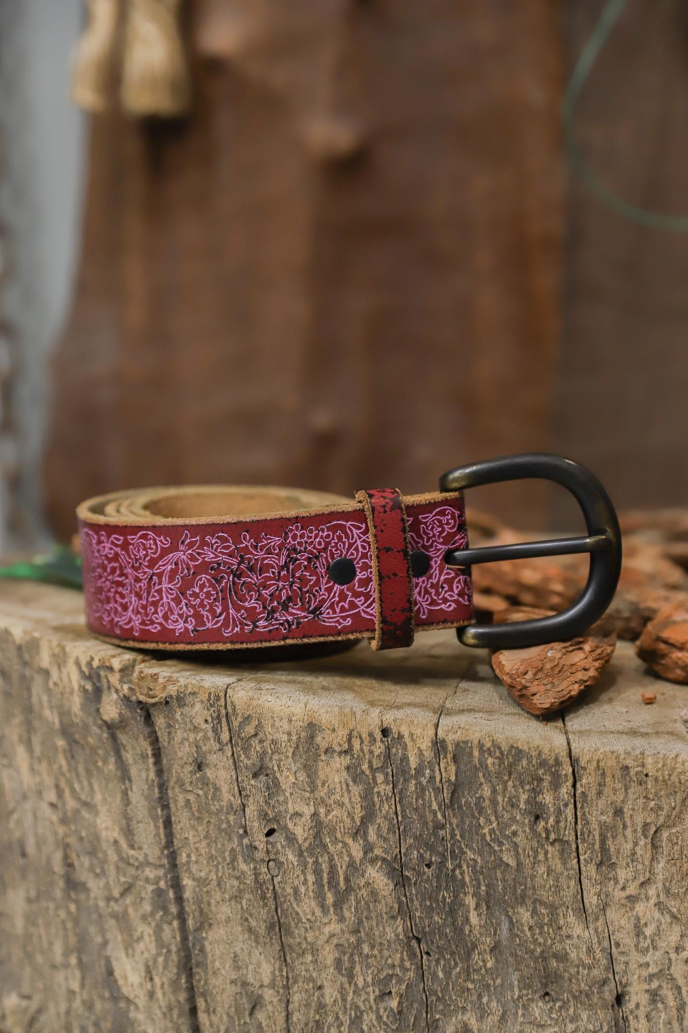 90s Burgundy Boho Kabartmalı Deri Kemer
