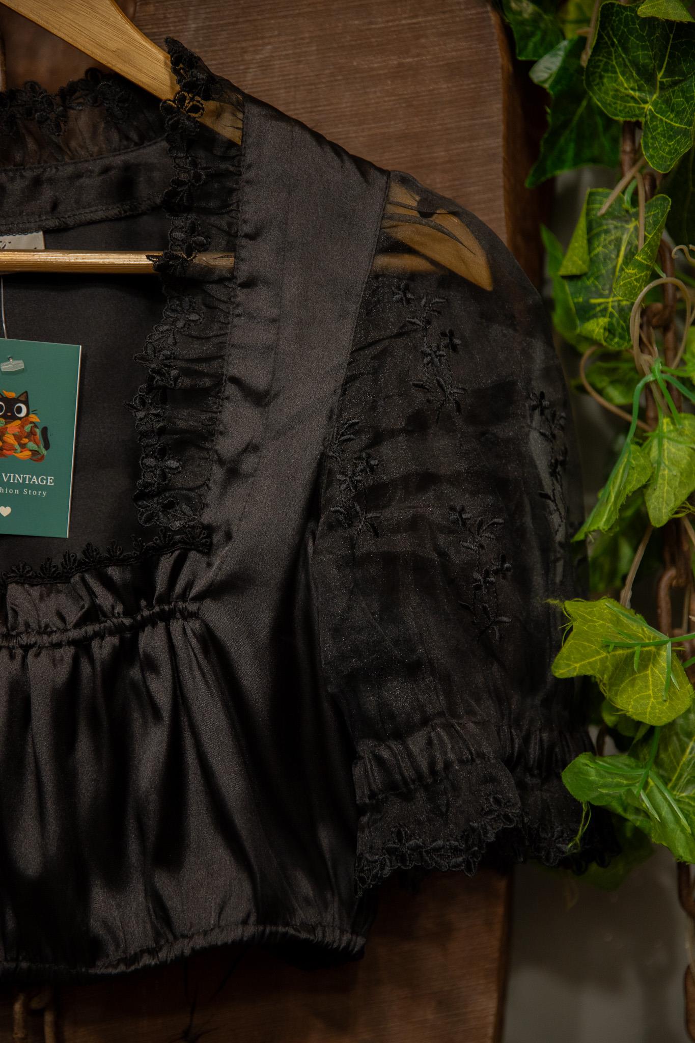 90s Saten Black Dantel Crop