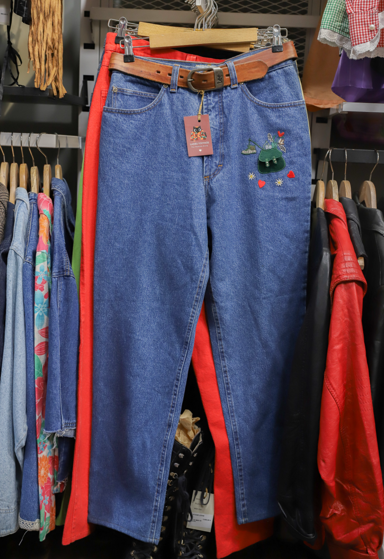 90s Yüksek Bel Nakışlı Kot Pantolon