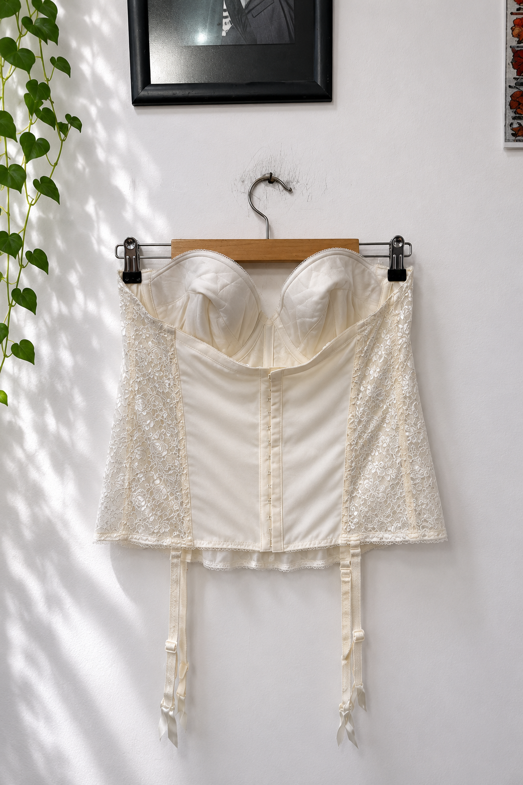 Beyaz Dantelli Satin Korse