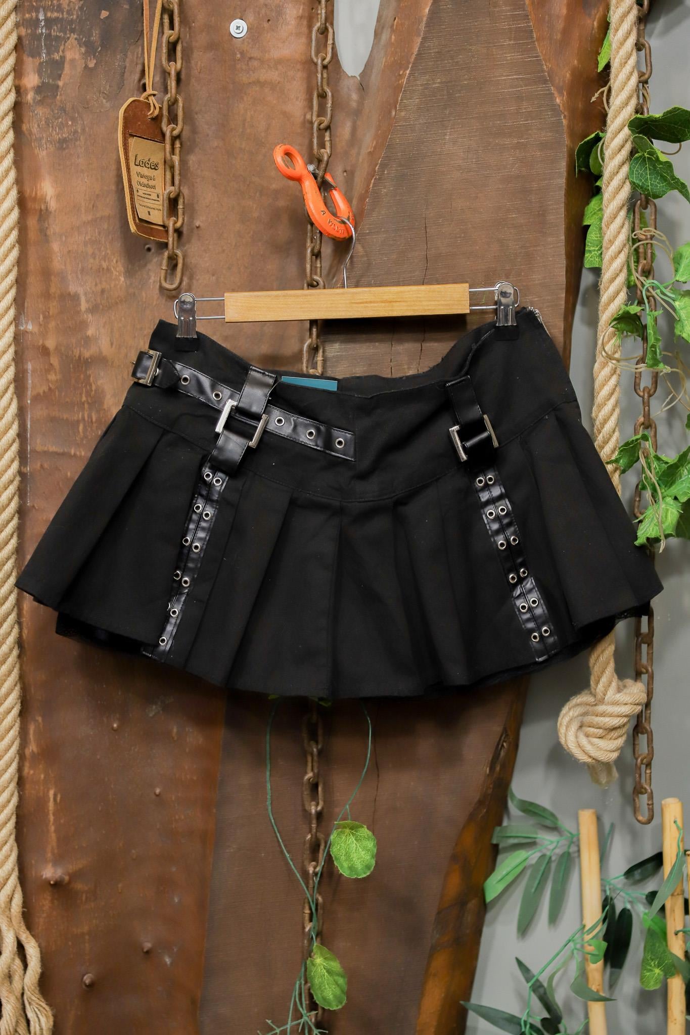 Y2K Black Pleated Etek