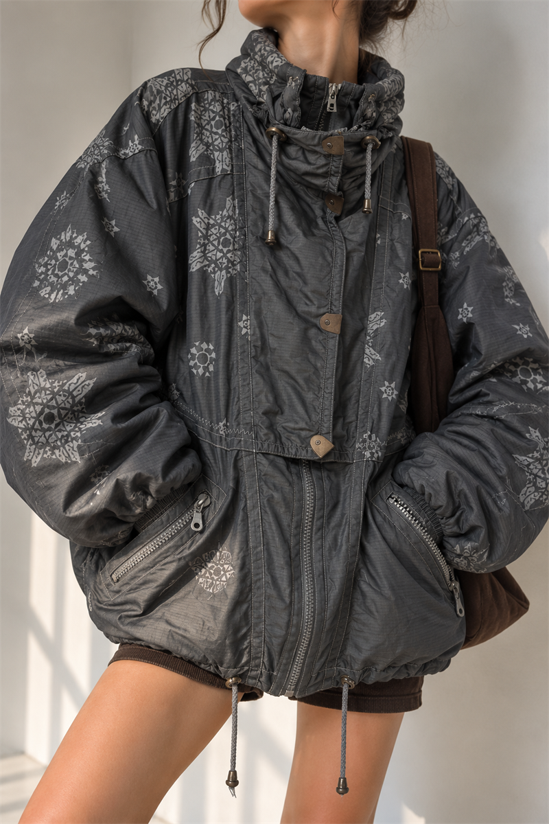 80s/90s Winter Melody Kayak/Ski Mont