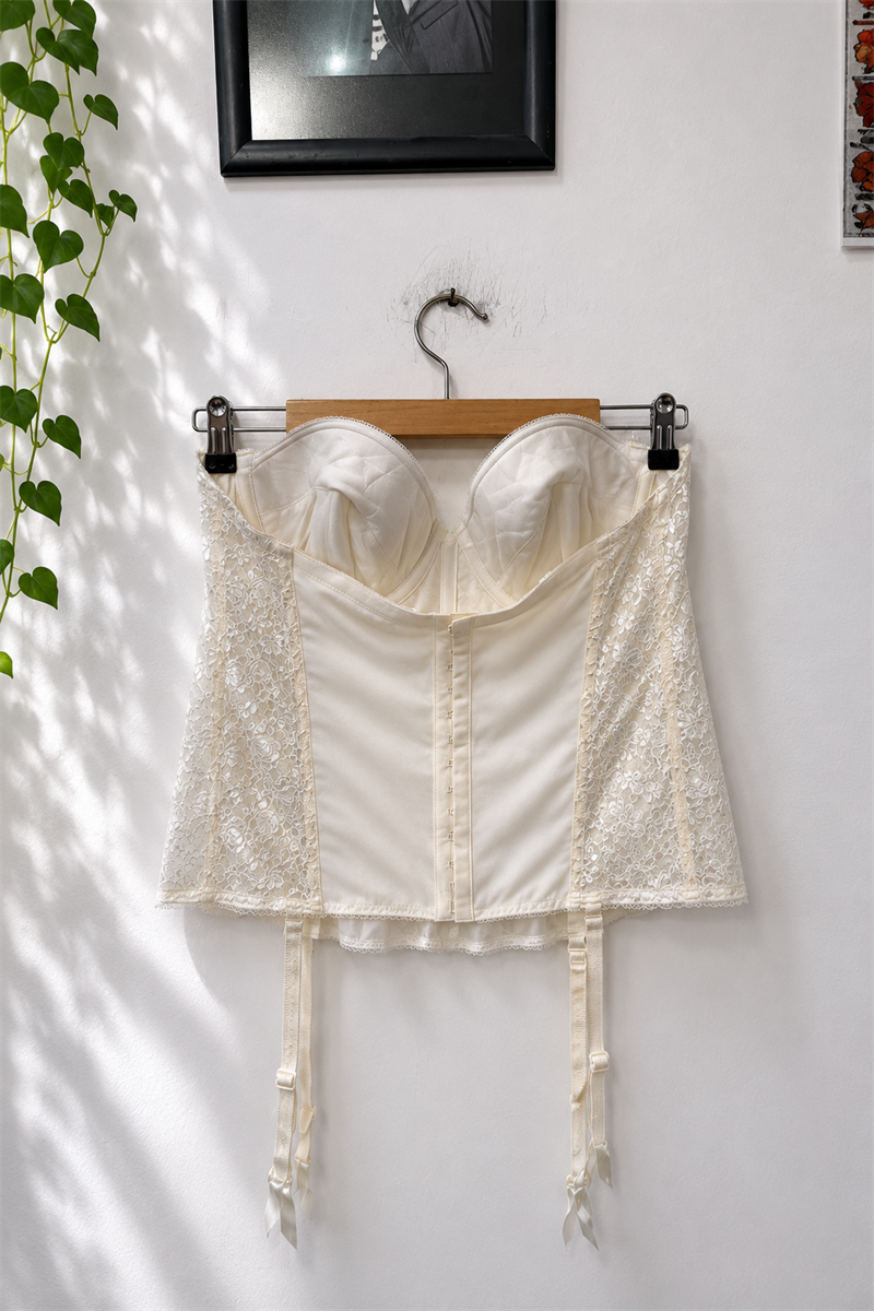 Beyaz Dantelli Satin Korse