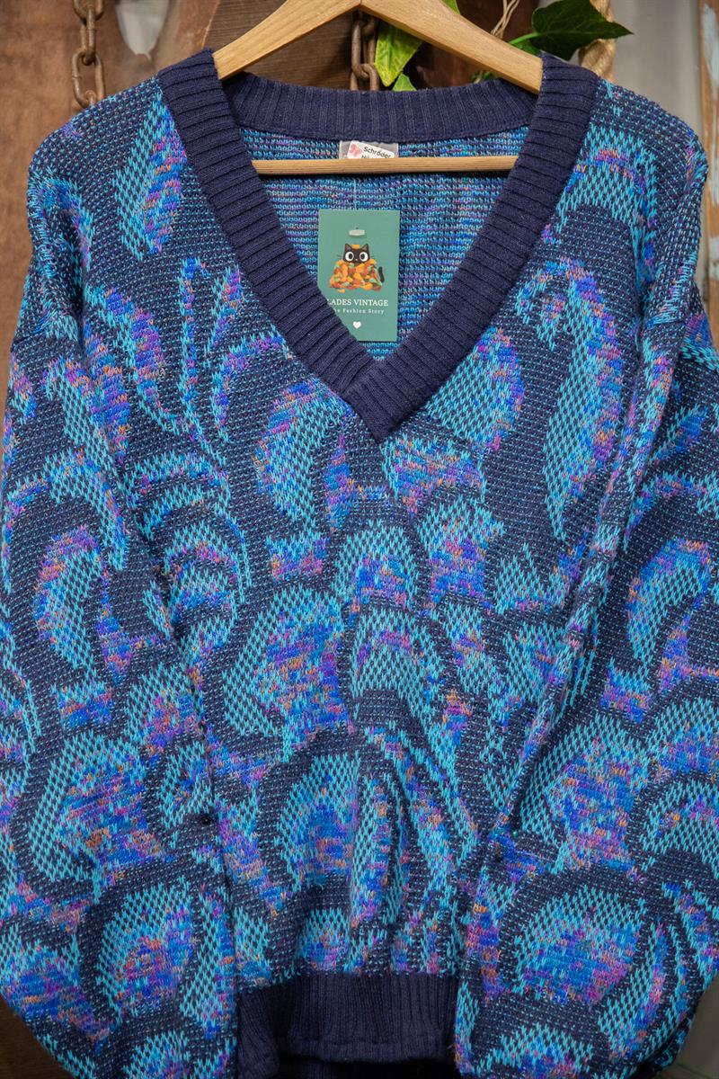 Classic V Yaka Wool Kazak