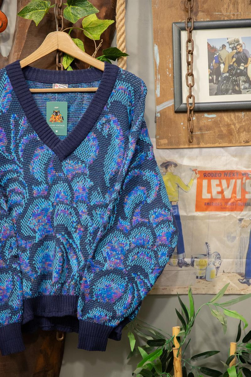 Classic V Yaka Wool Kazak