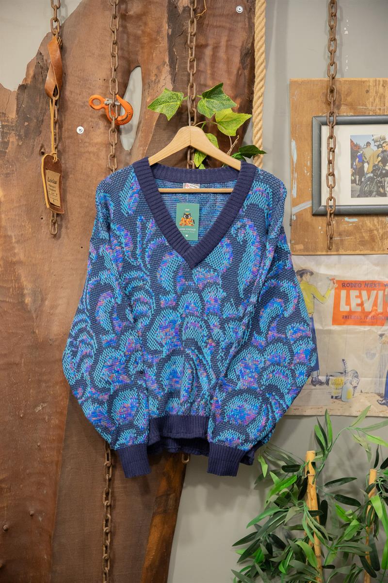 Classic V Yaka Wool Kazak