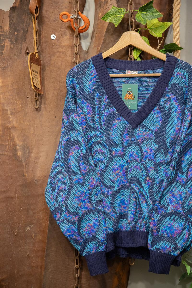 Classic V Yaka Wool Kazak
