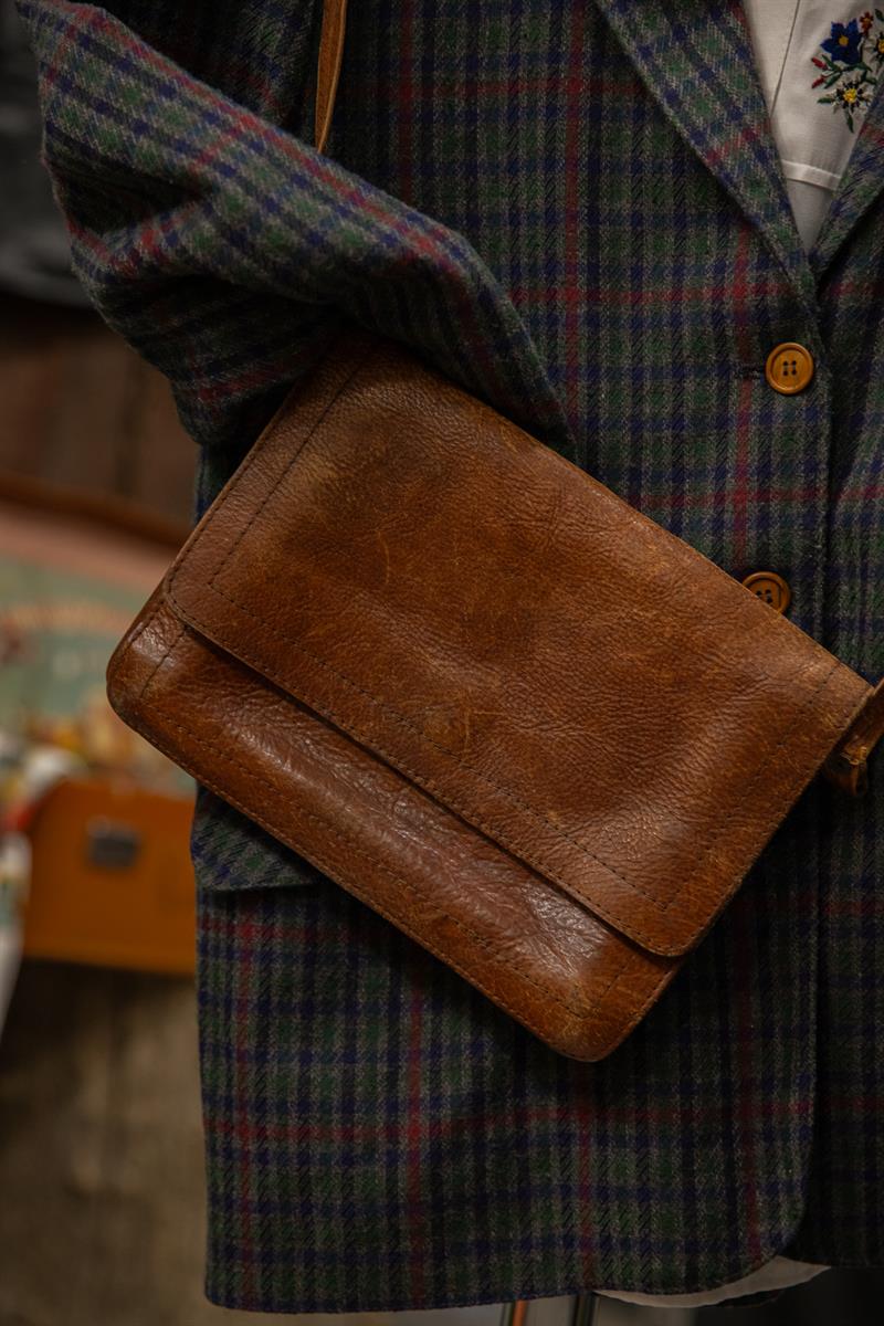 ESKİTME MODEL DERİ ÇANTA 