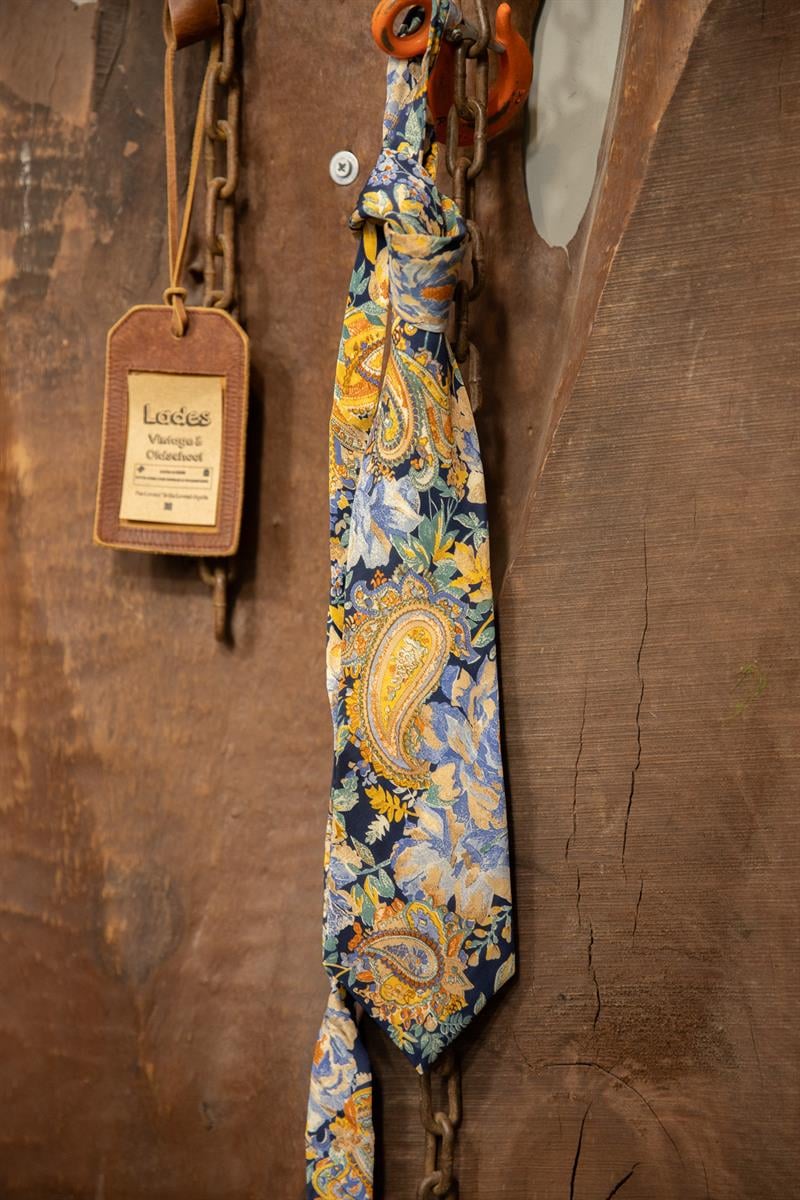 Gold Paisley Silk Kravat