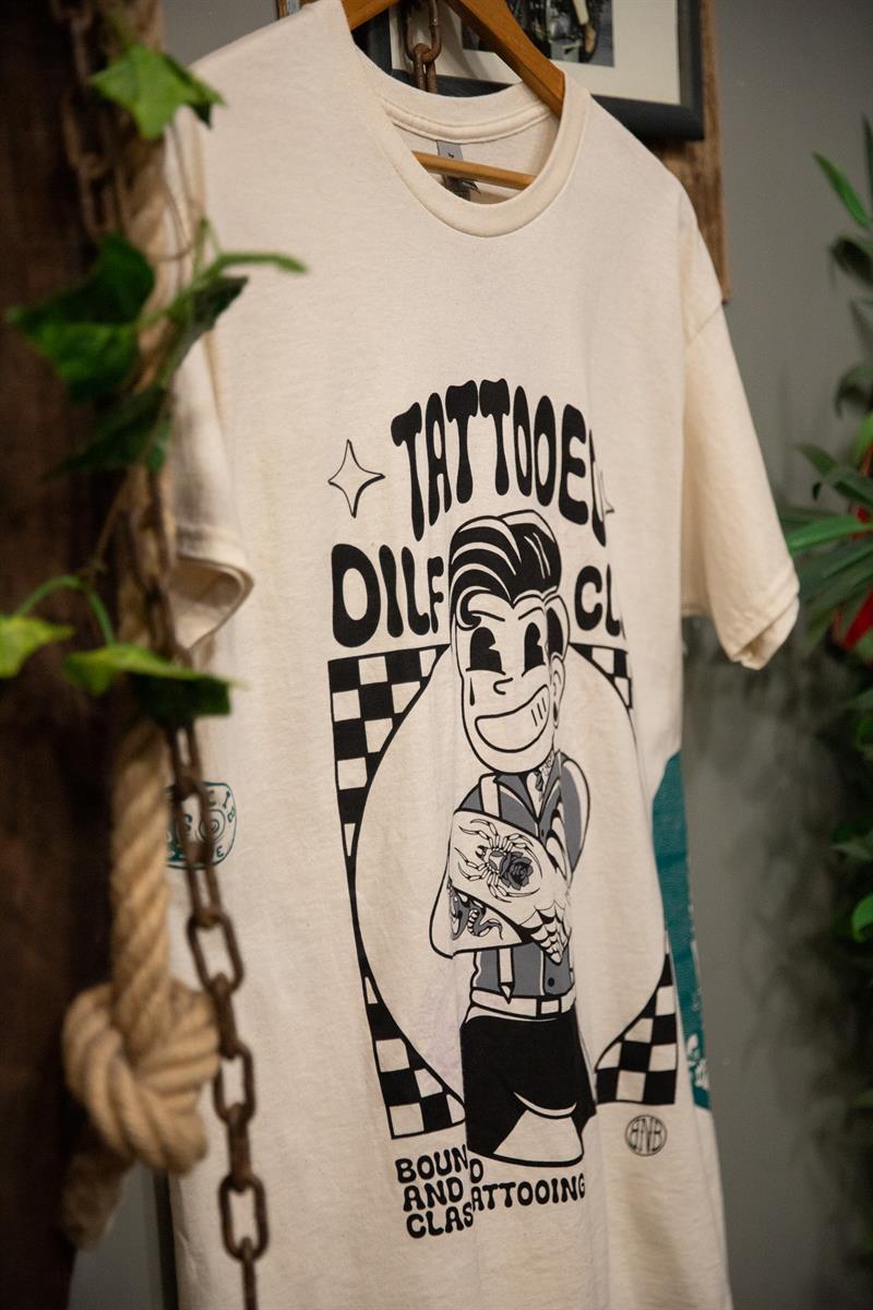 TATTOOED GILDAN 90s T-Shirt