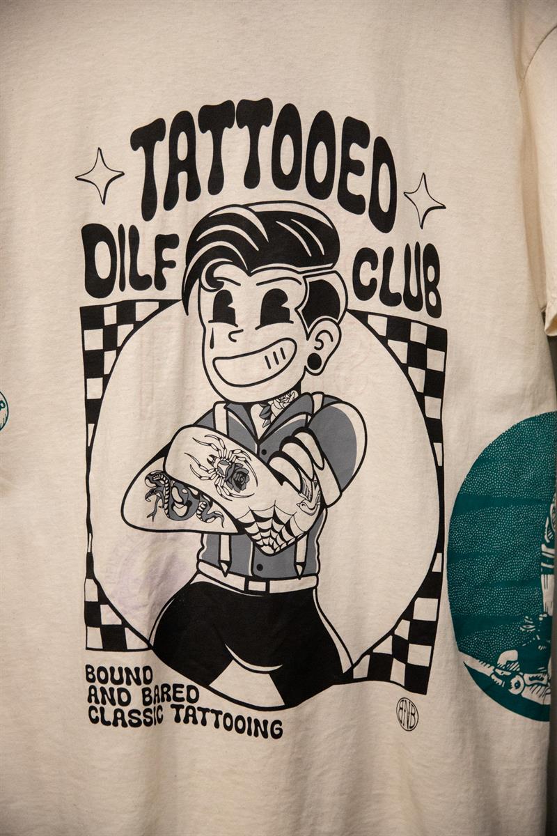 TATTOOED GILDAN 90s T-Shirt