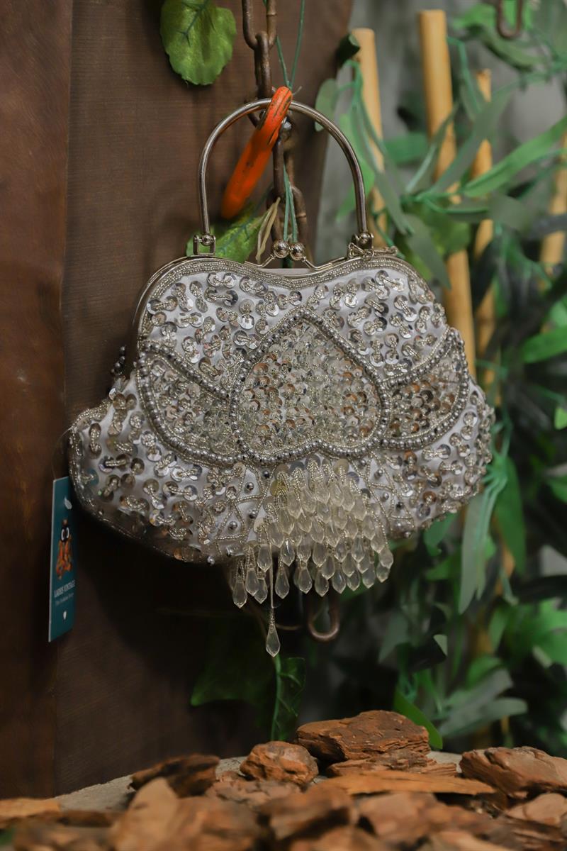 Y2K Silver Püsküllü Çanta